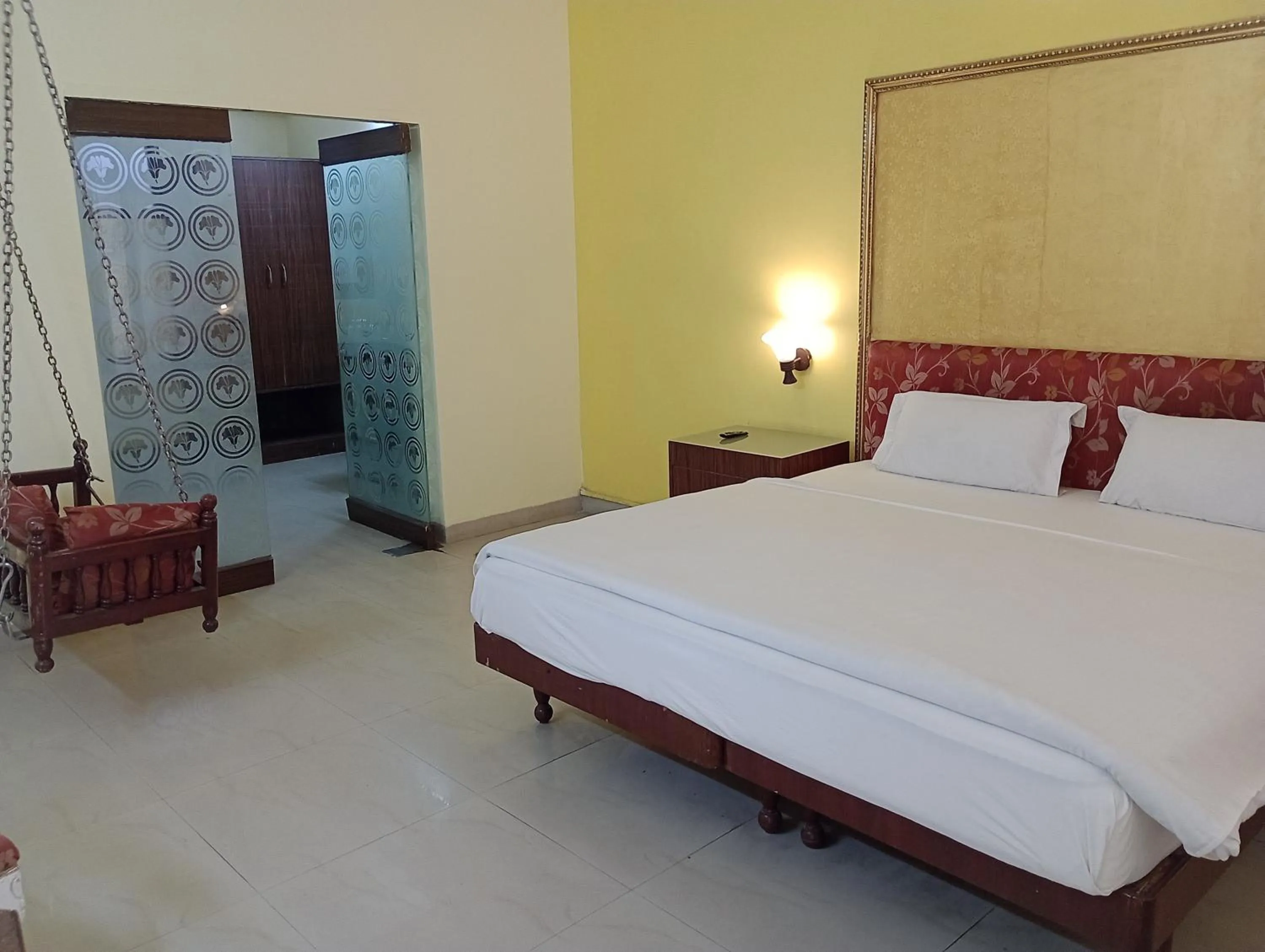 Photo of the whole room, Bed in Hotel Airlines