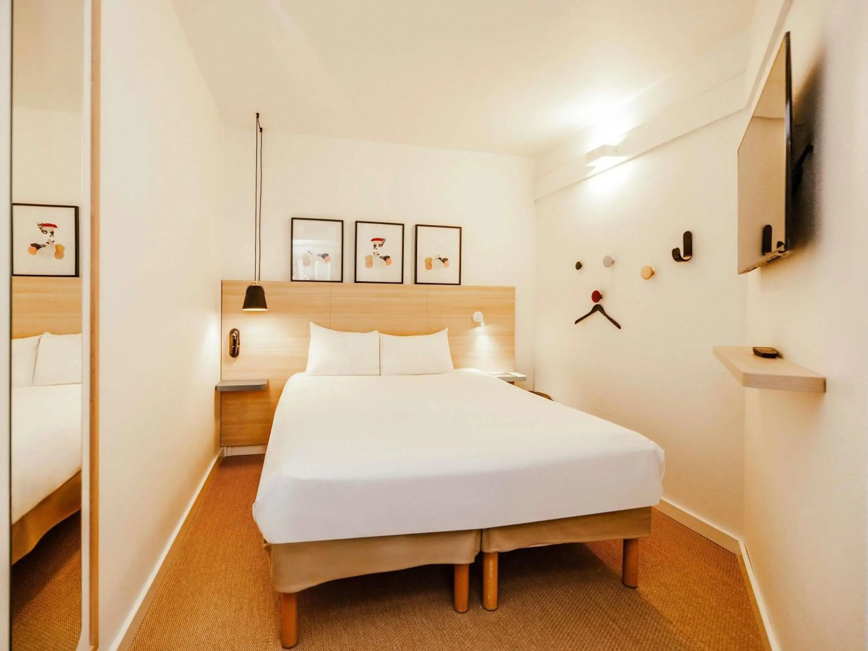 Bedroom, Bed in ibis Styles Luxembourg Centre Gare Bedroom, Bed in ibis Styles Luxembourg Centre Gare