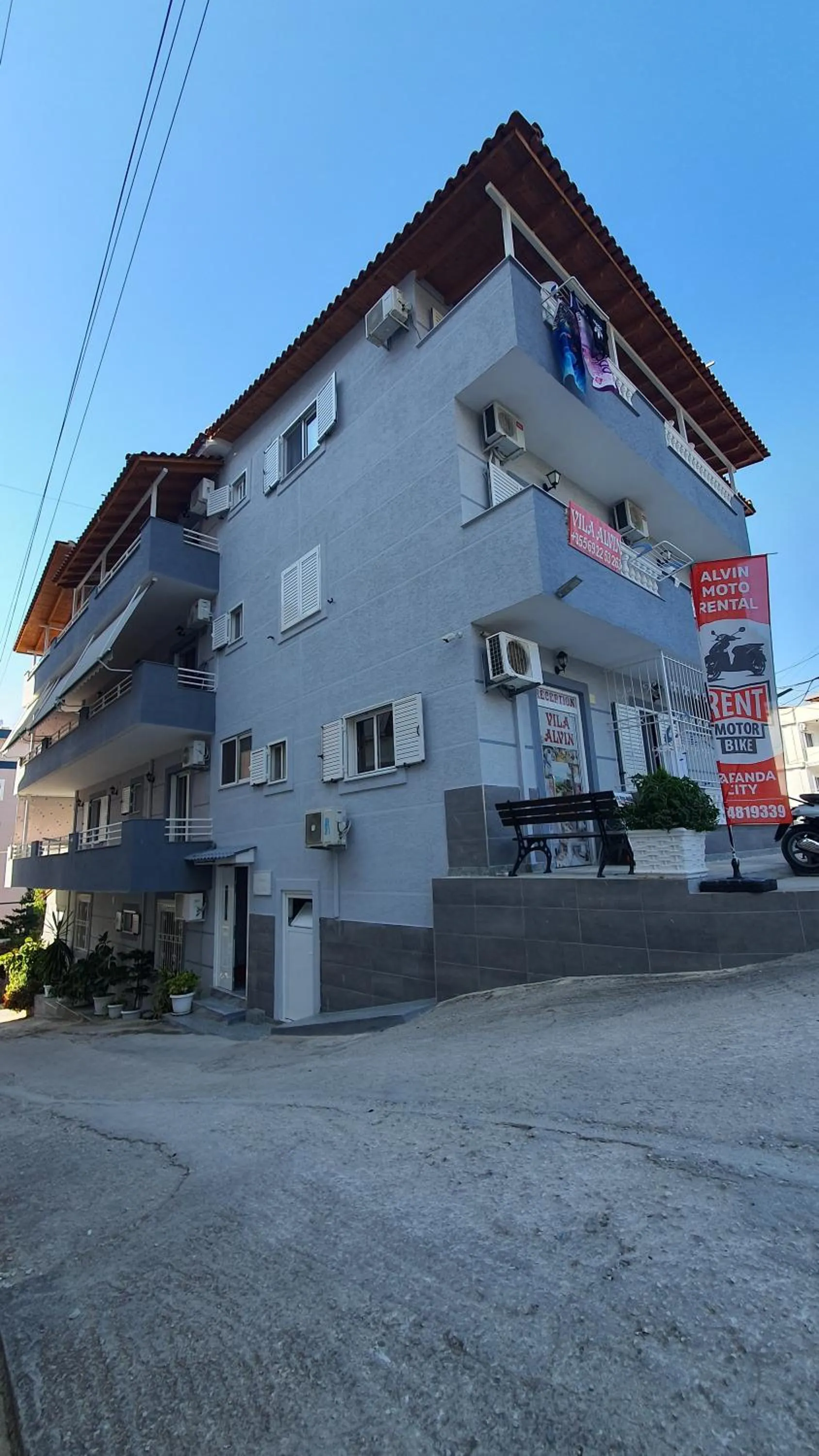 Property building in Hotel Vila Alvin & Apartments