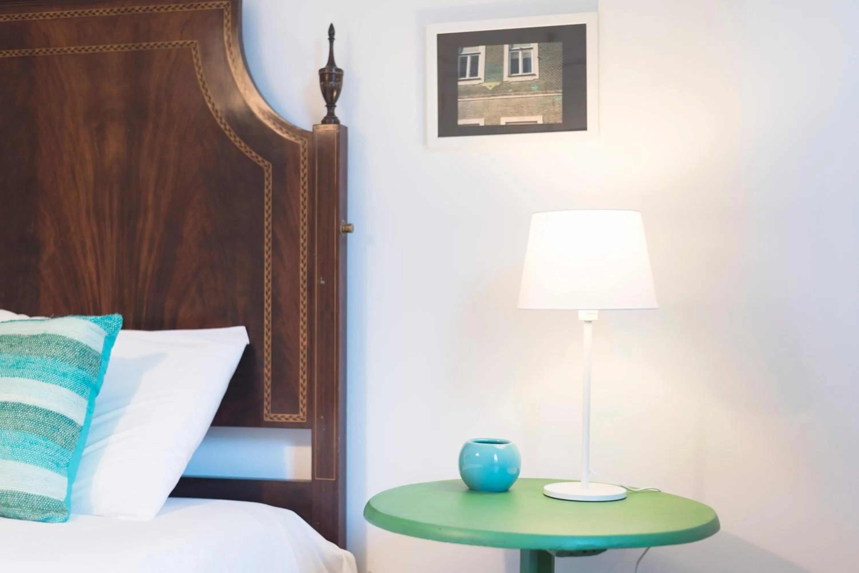 Decorative detail, Bed in LovelyStay - Porto Beach Apartment