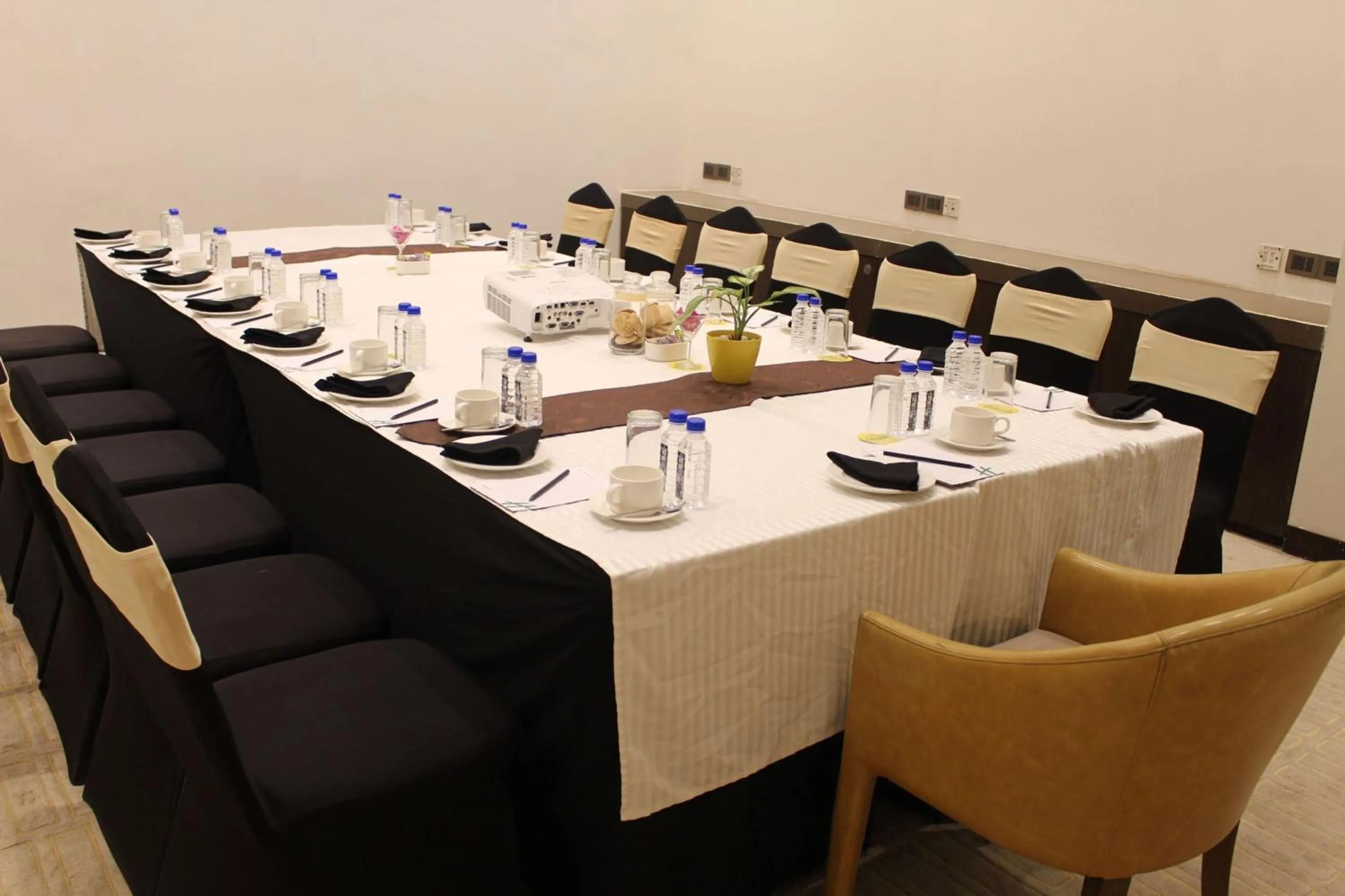Meeting/conference room in Holiday Inn Kolkata Airport by IHG