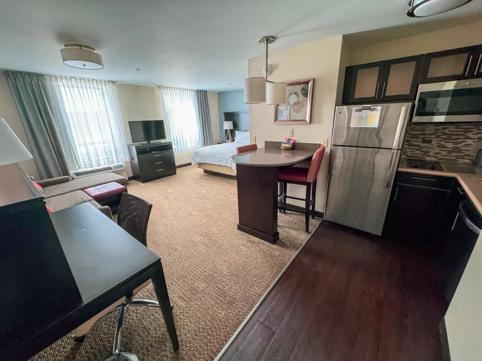 Studio Queen Suite - Non-Smoking in Staybridge Suites Marquette by IHG Studio Queen Suite - Non-Smoking in Staybridge Suites Marquette by IHG