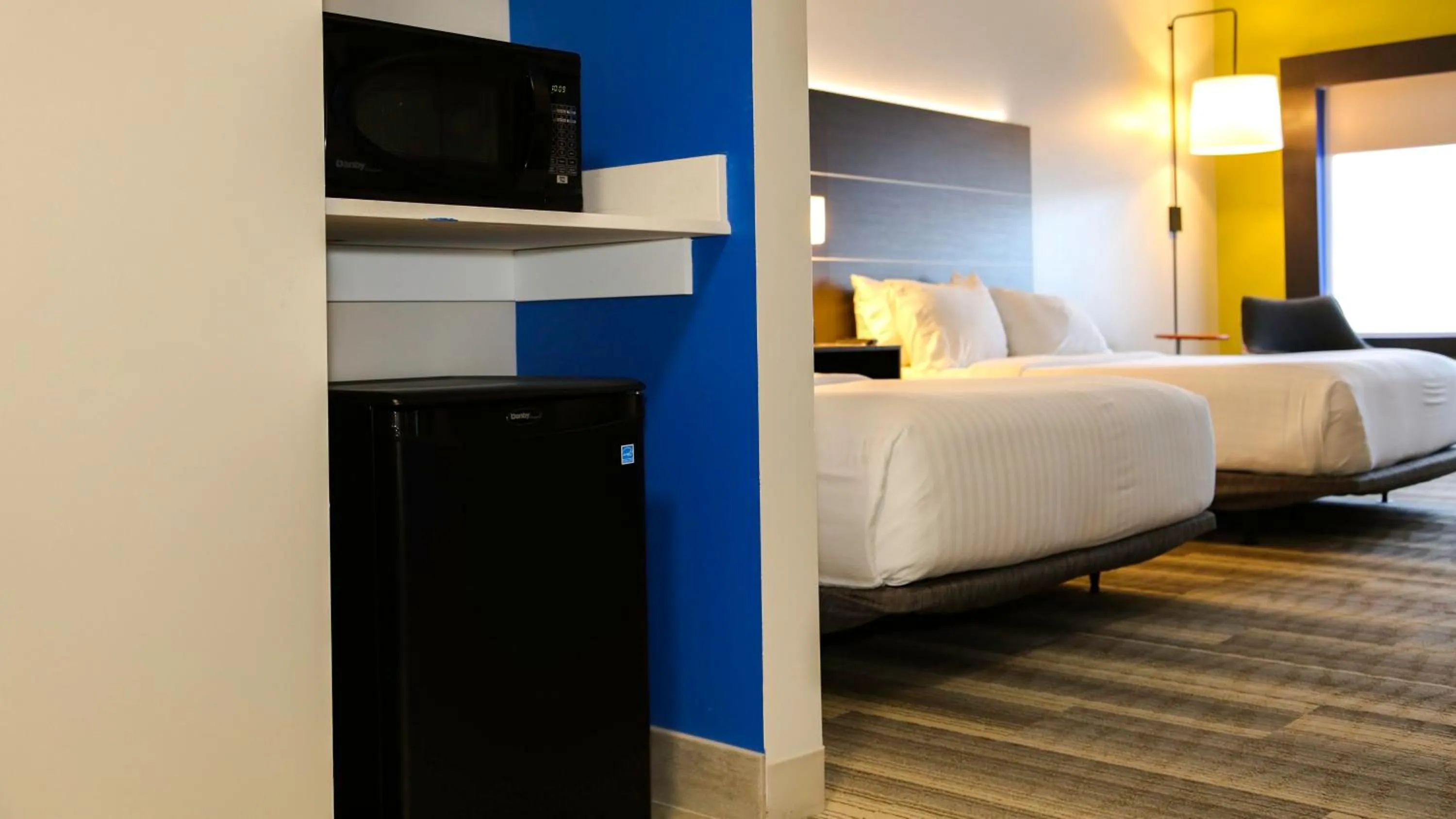 Photo of the whole room, Bed in Holiday Inn Express & Suites Kingston-Ulster by IHG