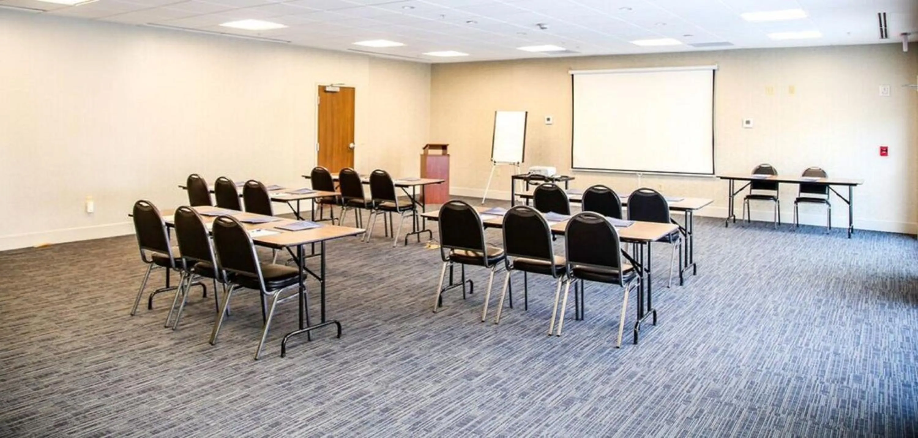 Meeting/conference room in Holiday Inn Express & Suites Kingston-Ulster by IHG