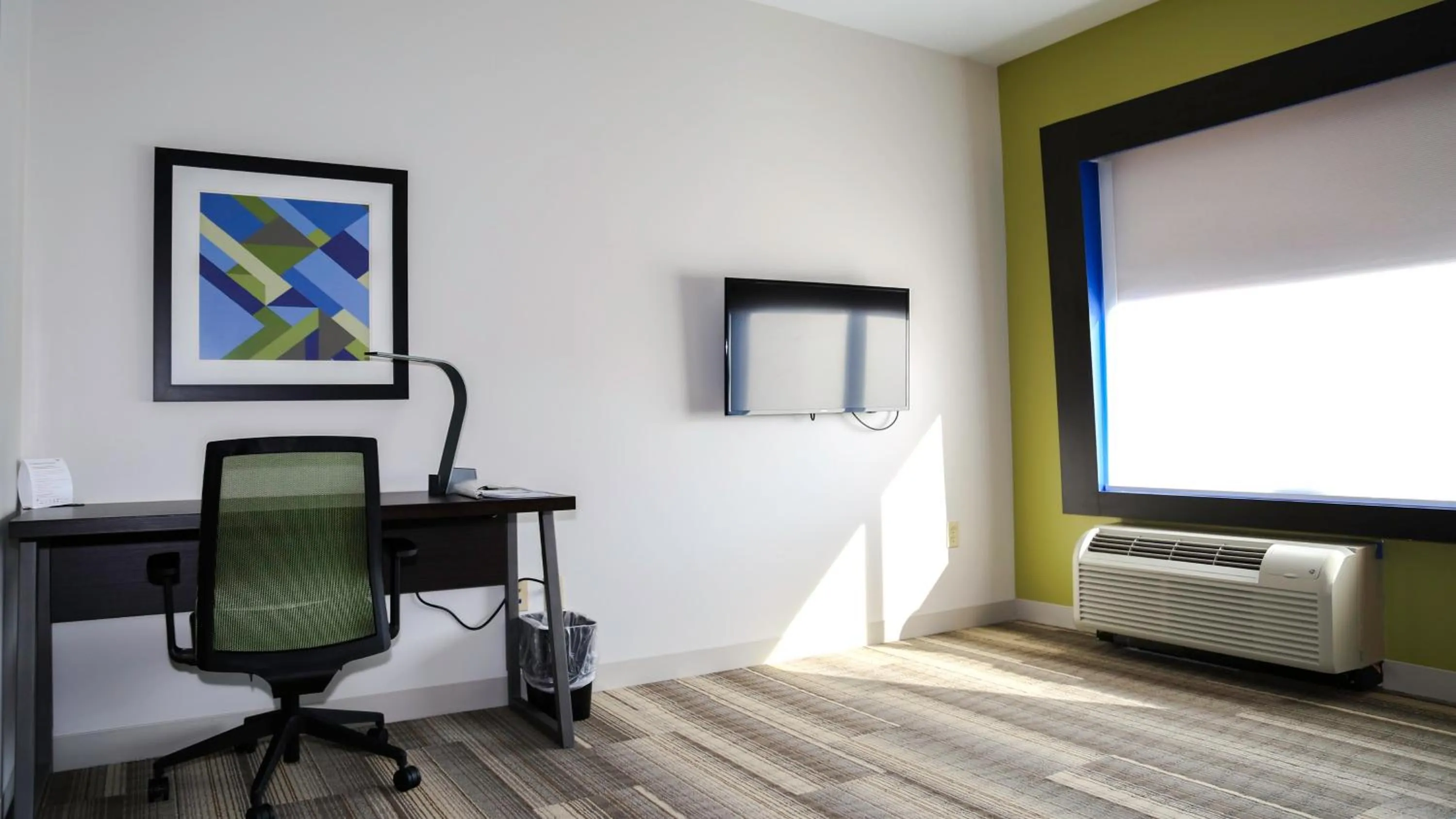 Photo of the whole room in Holiday Inn Express & Suites Kingston-Ulster by IHG