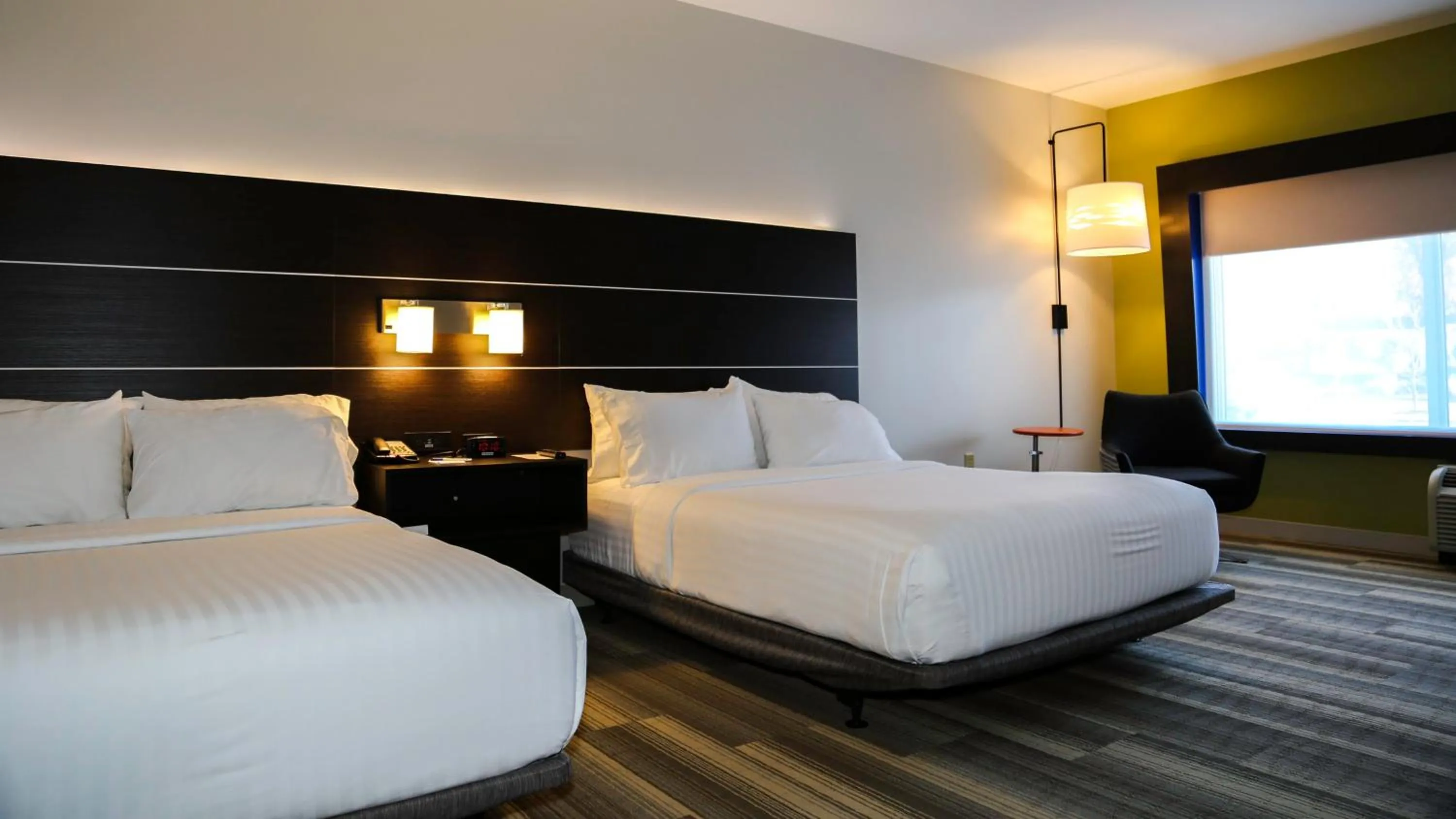 Photo of the whole room, Bed in Holiday Inn Express & Suites Kingston-Ulster by IHG