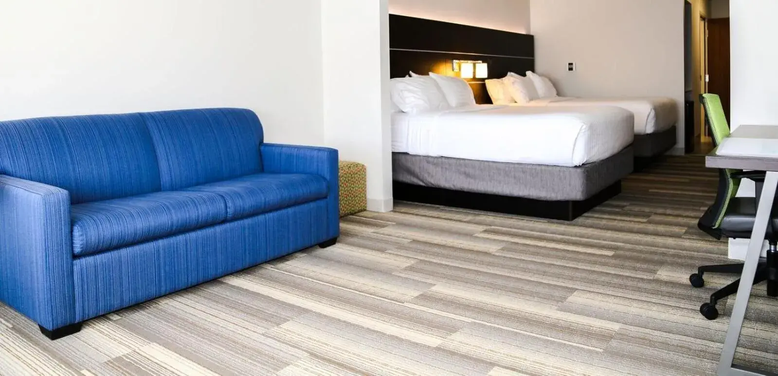 Photo of the whole room, Bed in Holiday Inn Express & Suites Kingston-Ulster by IHG Photo of the whole room, Bed in Holiday Inn Express & Suites Kingston-Ulster by IHG