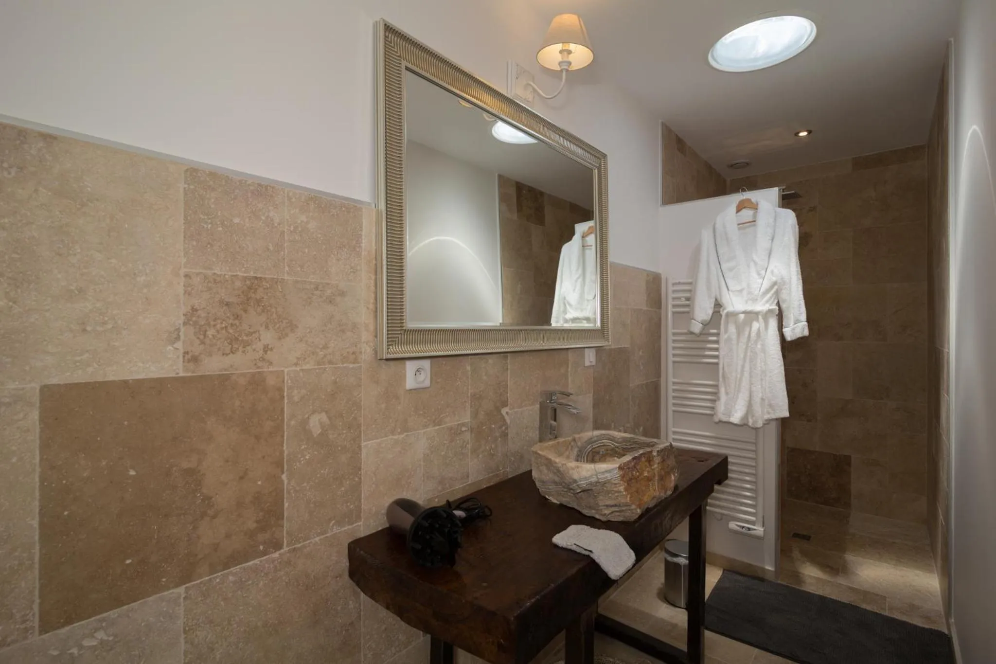 Shower in Le Clos Réaud