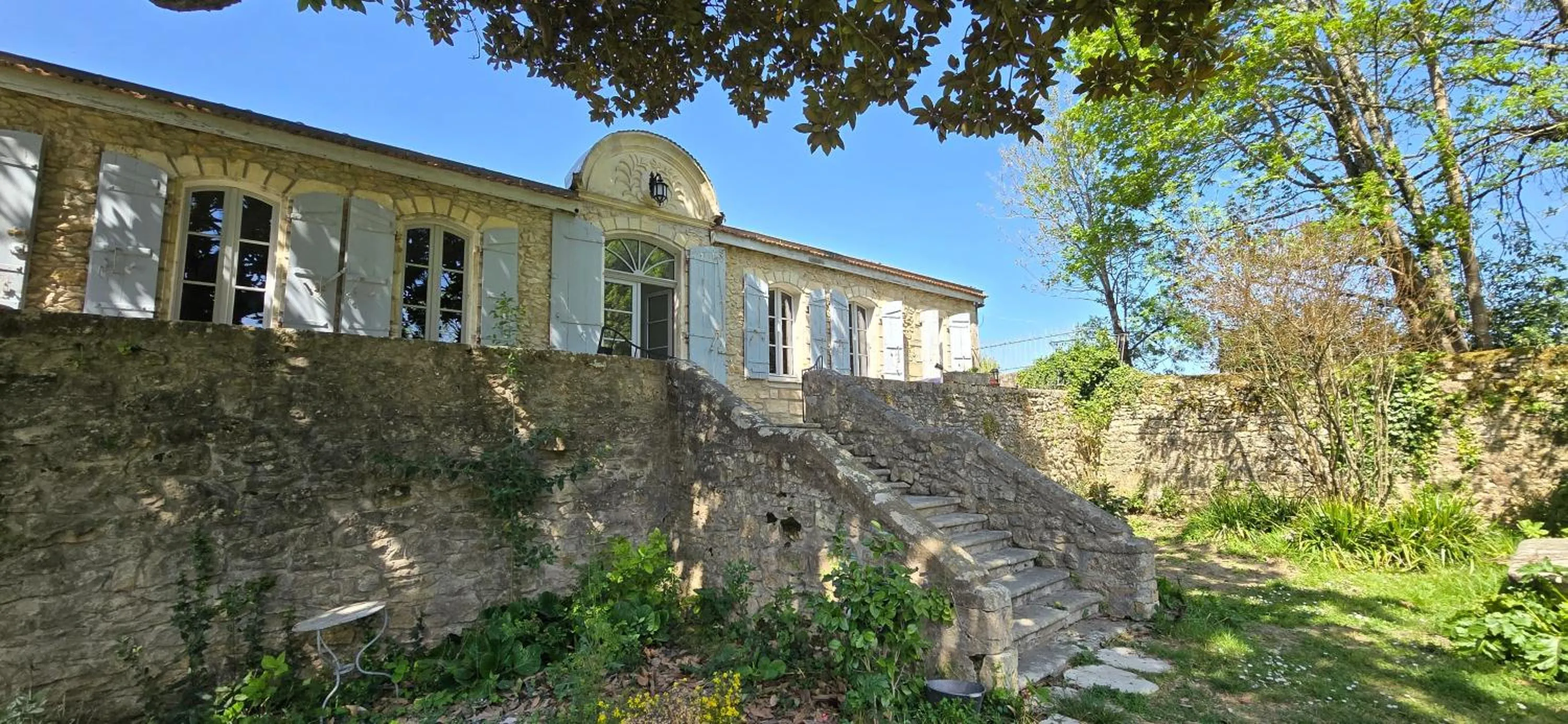 Property building in Le Clos Réaud