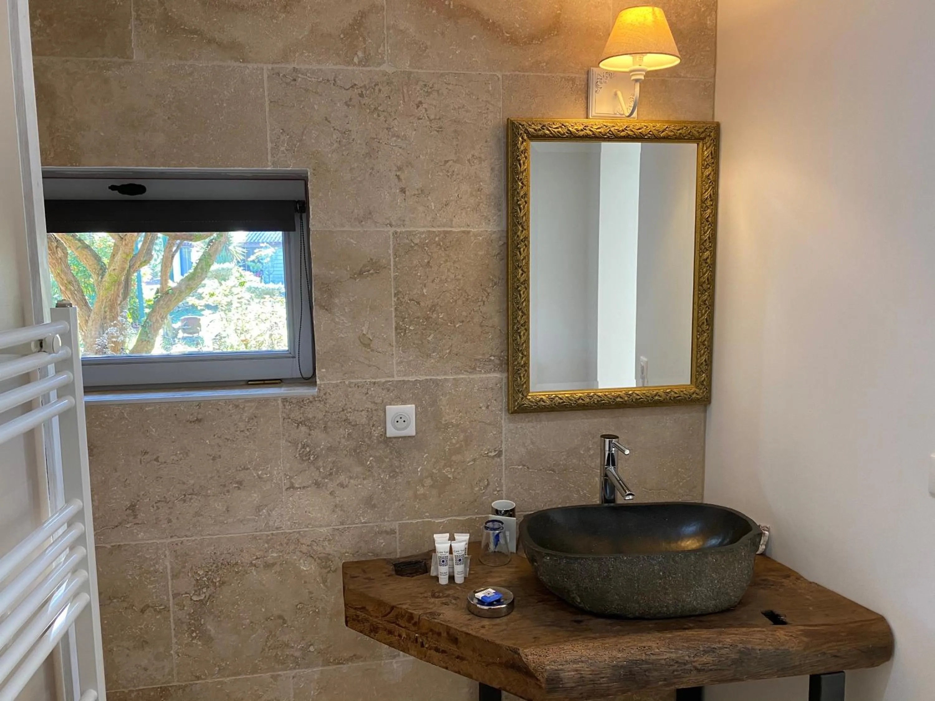 Bathroom in Le Clos Réaud