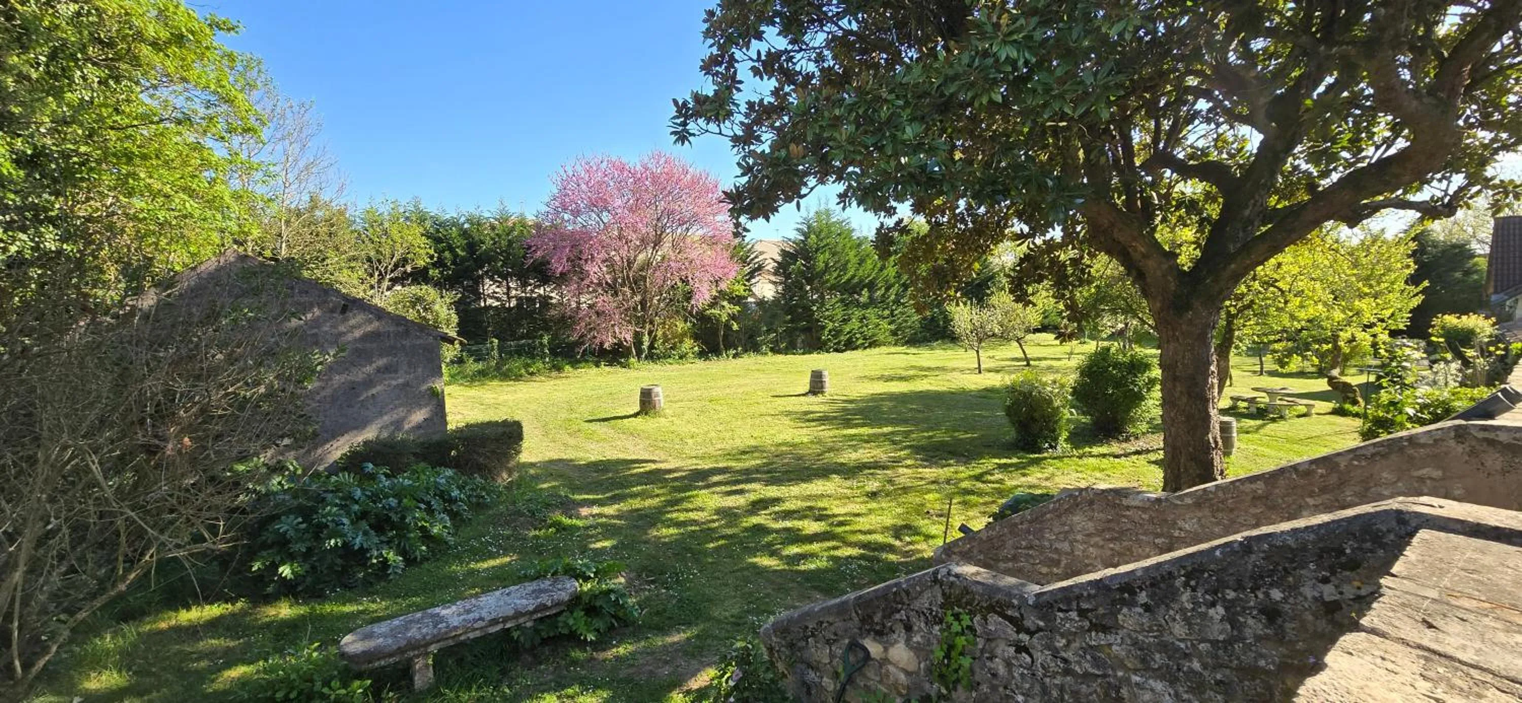 Garden view in Le Clos Réaud