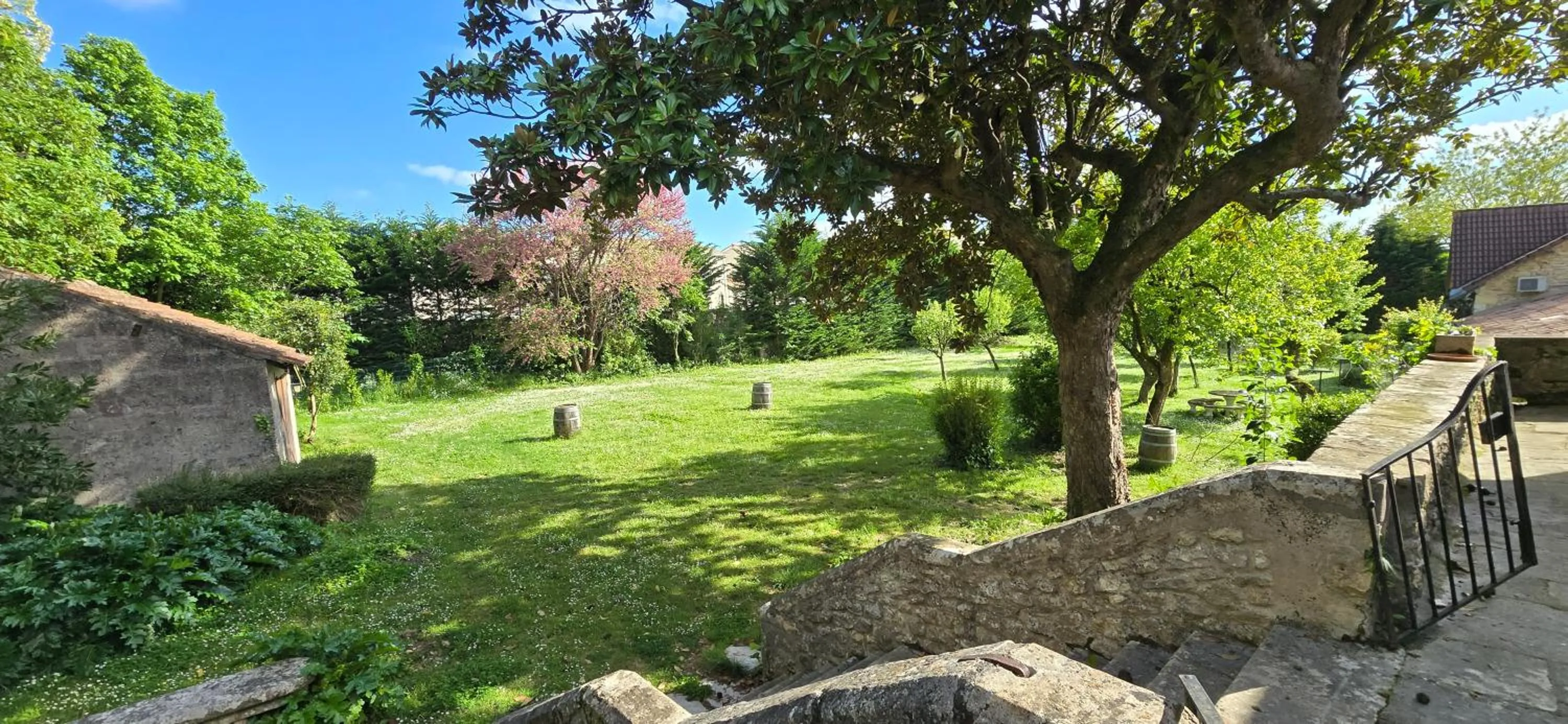 Garden view in Le Clos Réaud