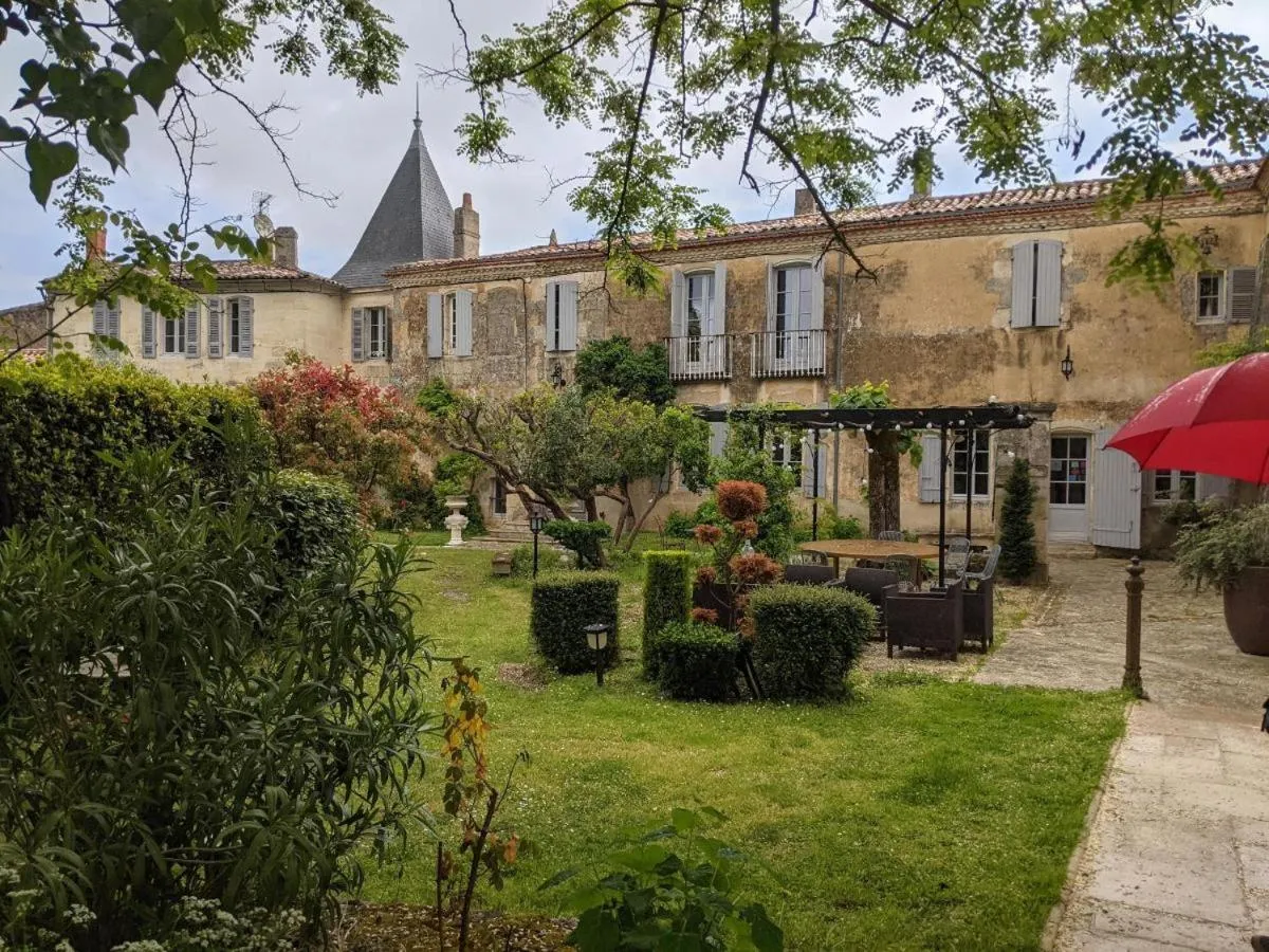Property building in Le Clos Réaud
