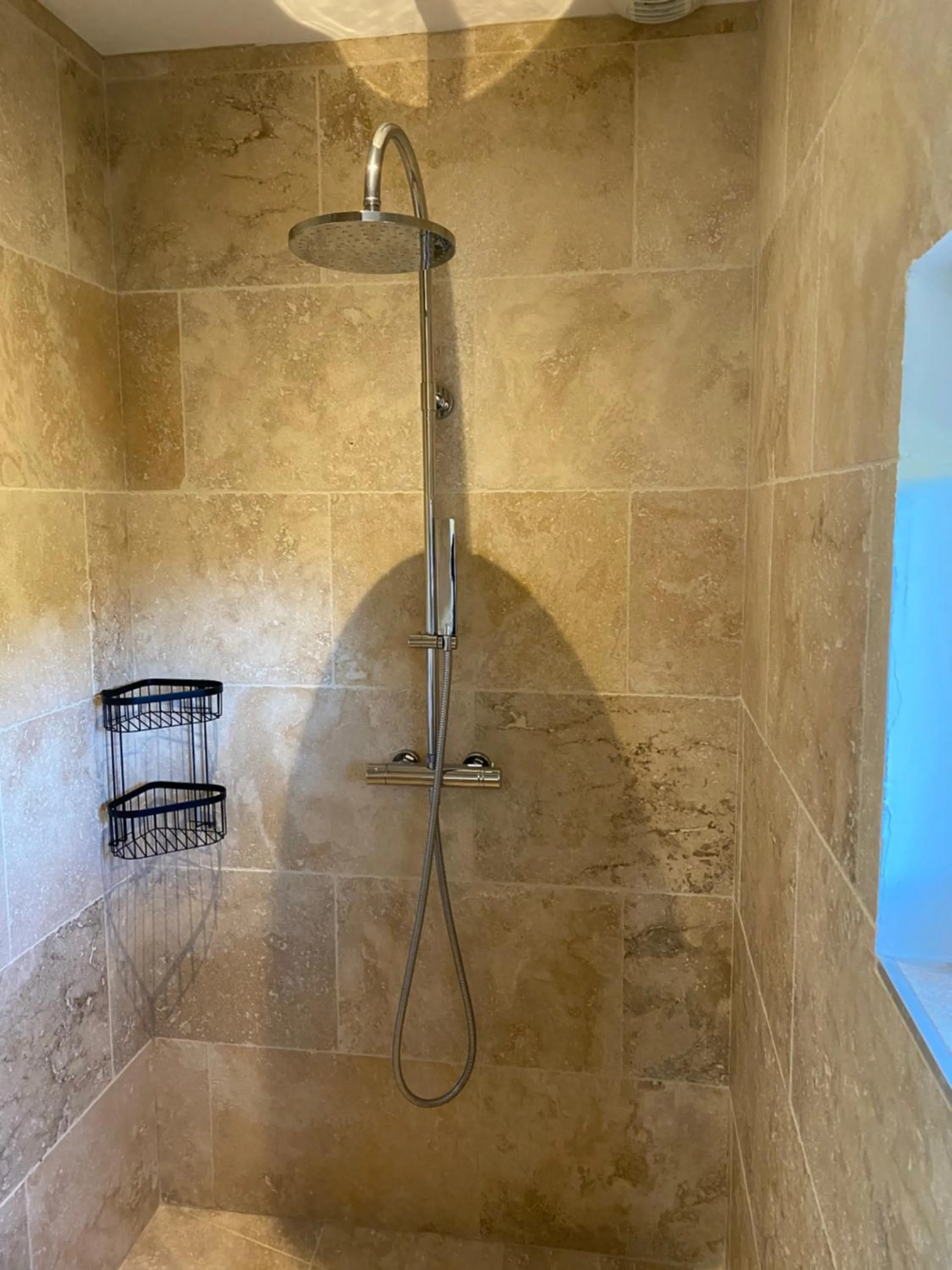 Shower in Le Clos Réaud