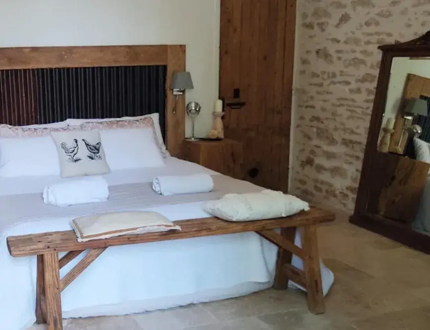 Suite with Pool View in Le Clos Réaud Suite with Pool View in Le Clos Réaud