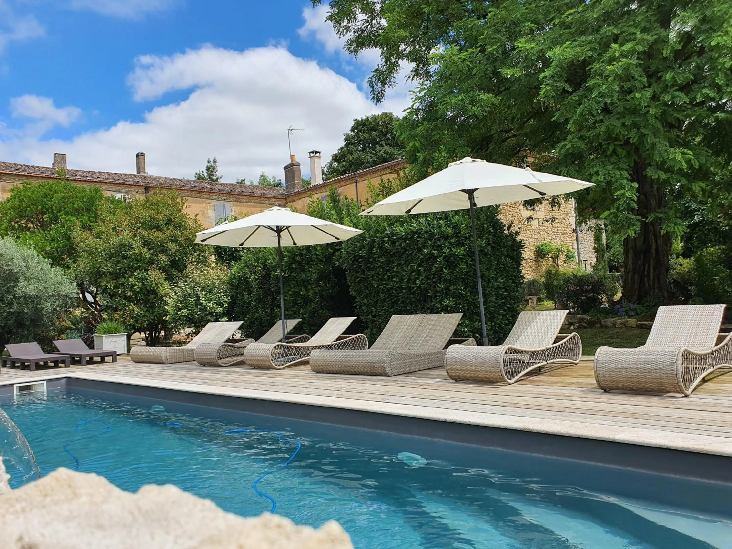 Pool view in Le Clos Réaud