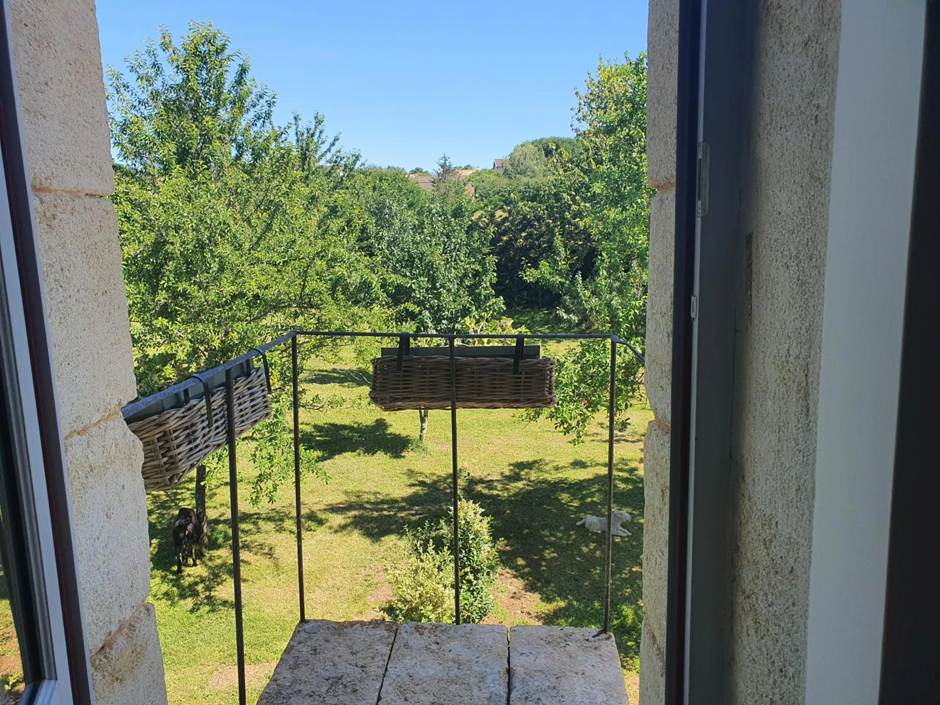 Garden view in Le Clos Réaud