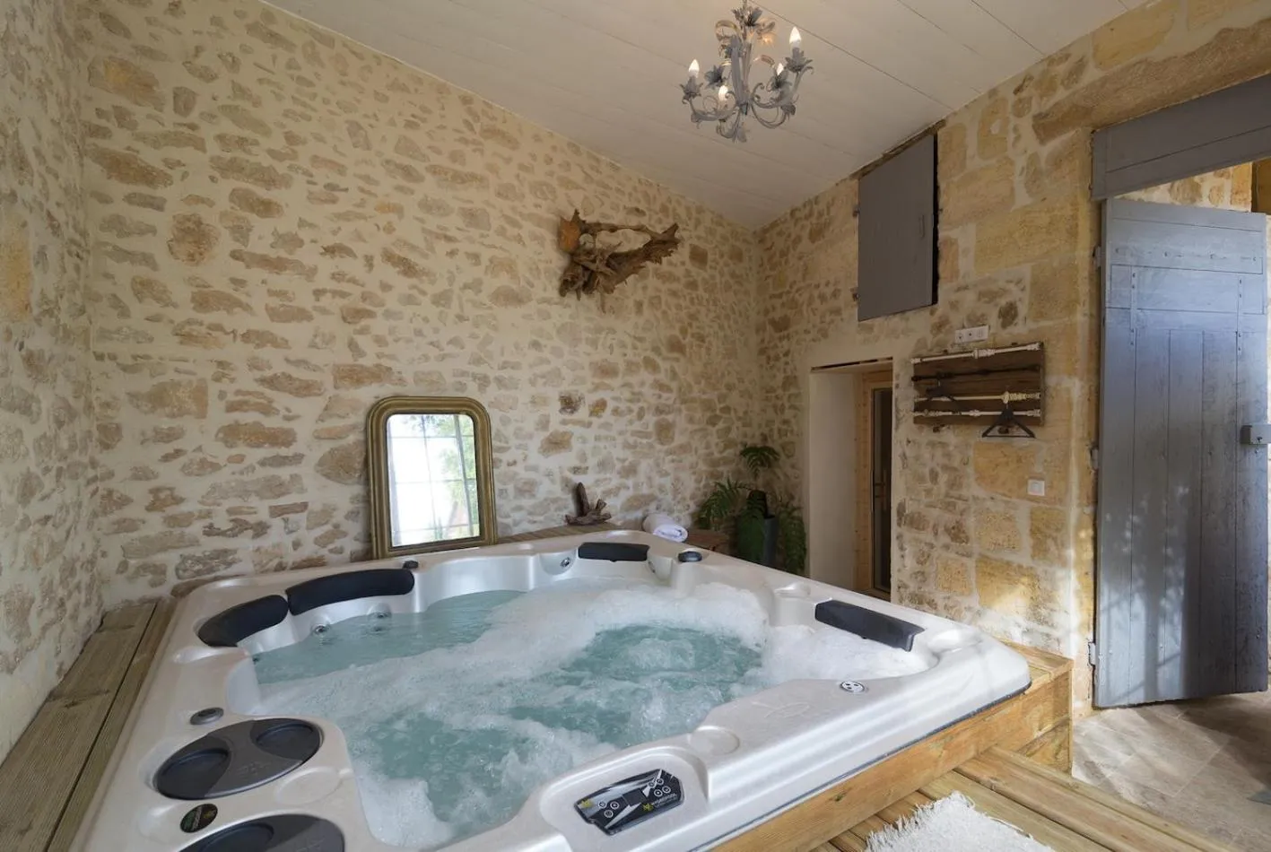 Hot Tub in Le Clos Réaud