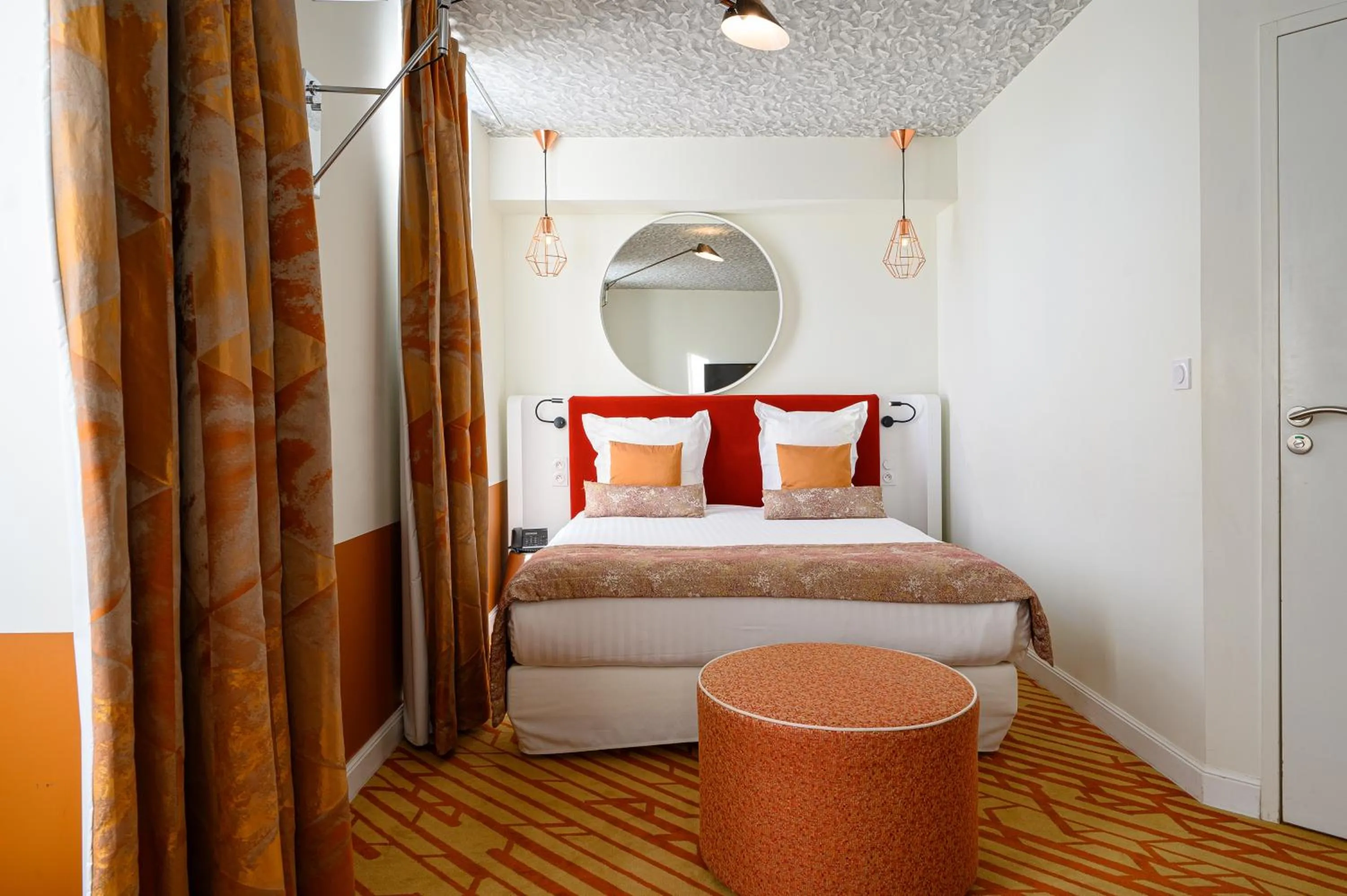 Bed in Hotel Le Saint Gelais