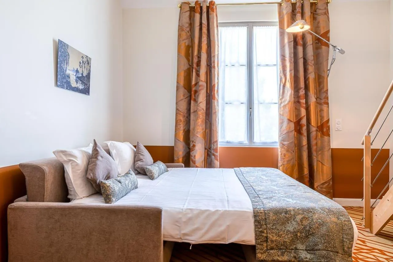 Bed in Hotel Le Saint Gelais