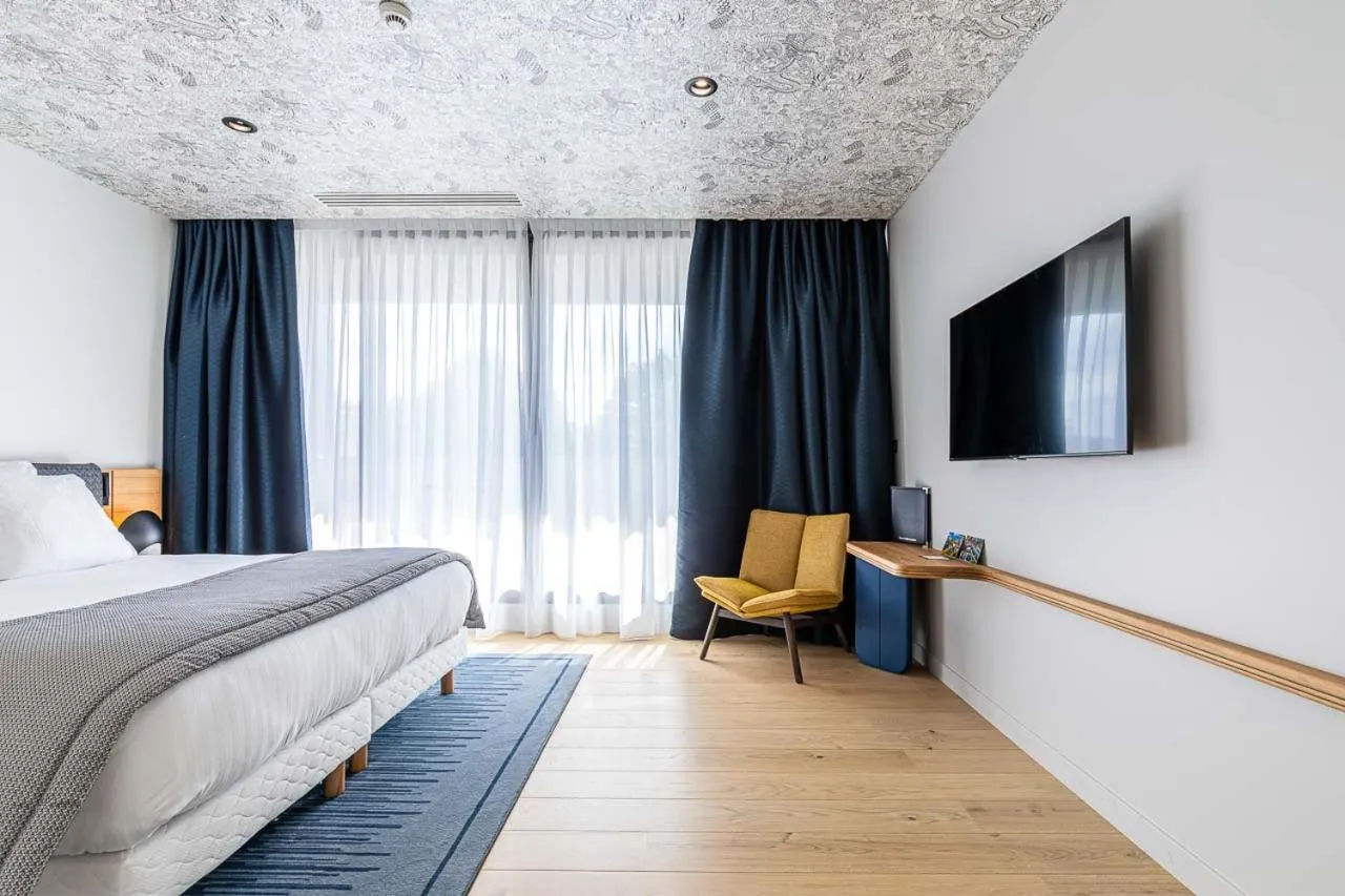 Bed in Hotel Le Saint Gelais