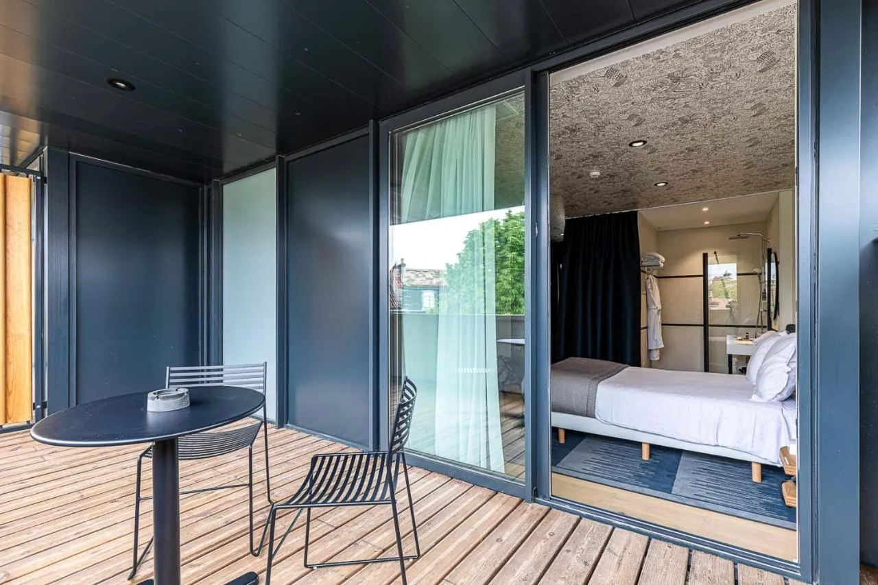 Bed in Hotel Le Saint Gelais