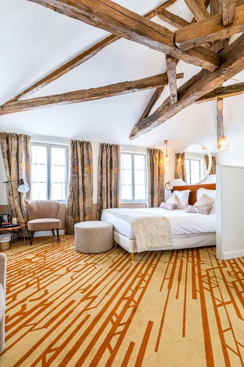 Bed in Hotel Le Saint Gelais