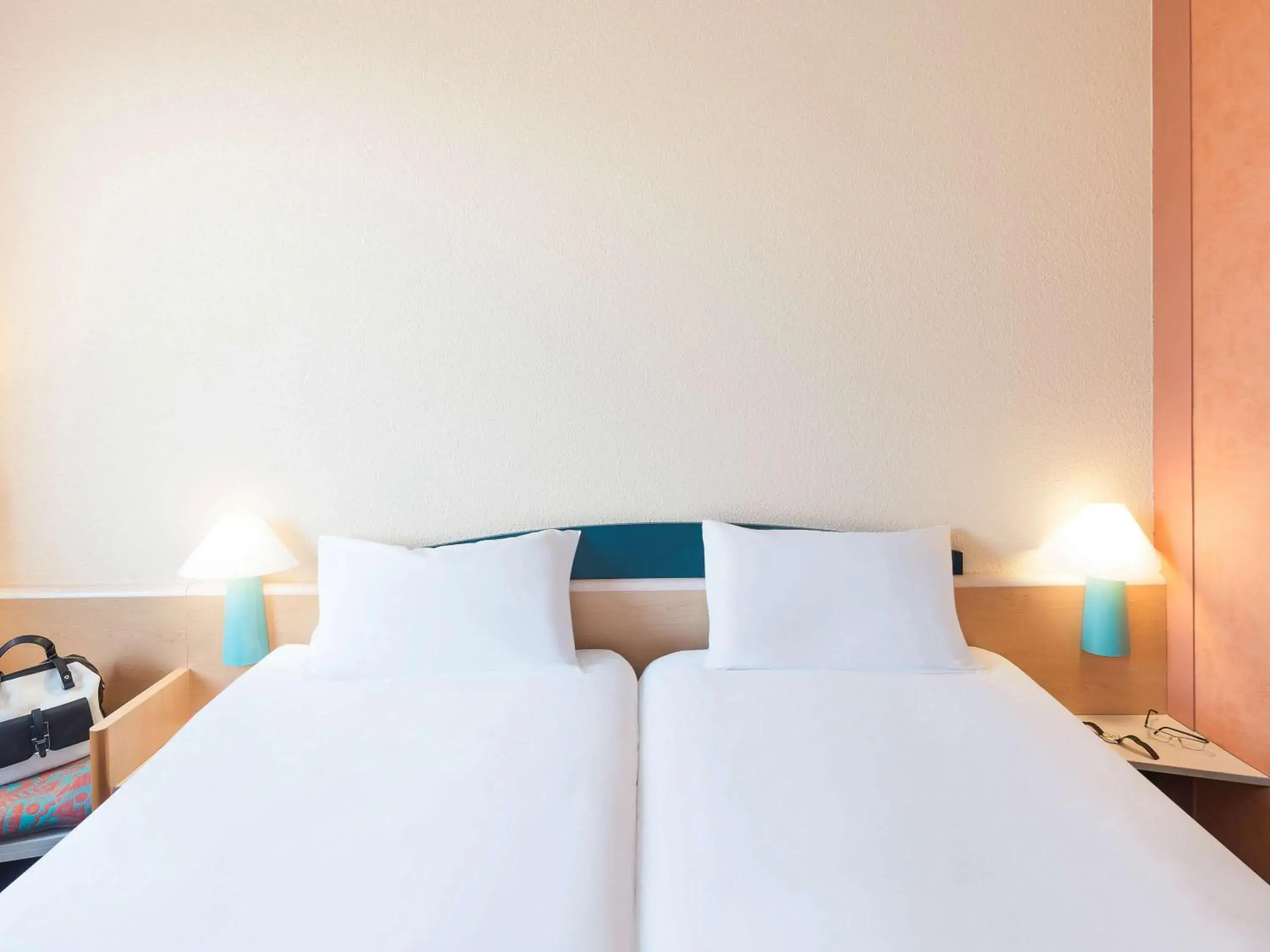 Photo of the whole room, Bed in ibis Luxembourg Sud Photo of the whole room, Bed in ibis Luxembourg Sud