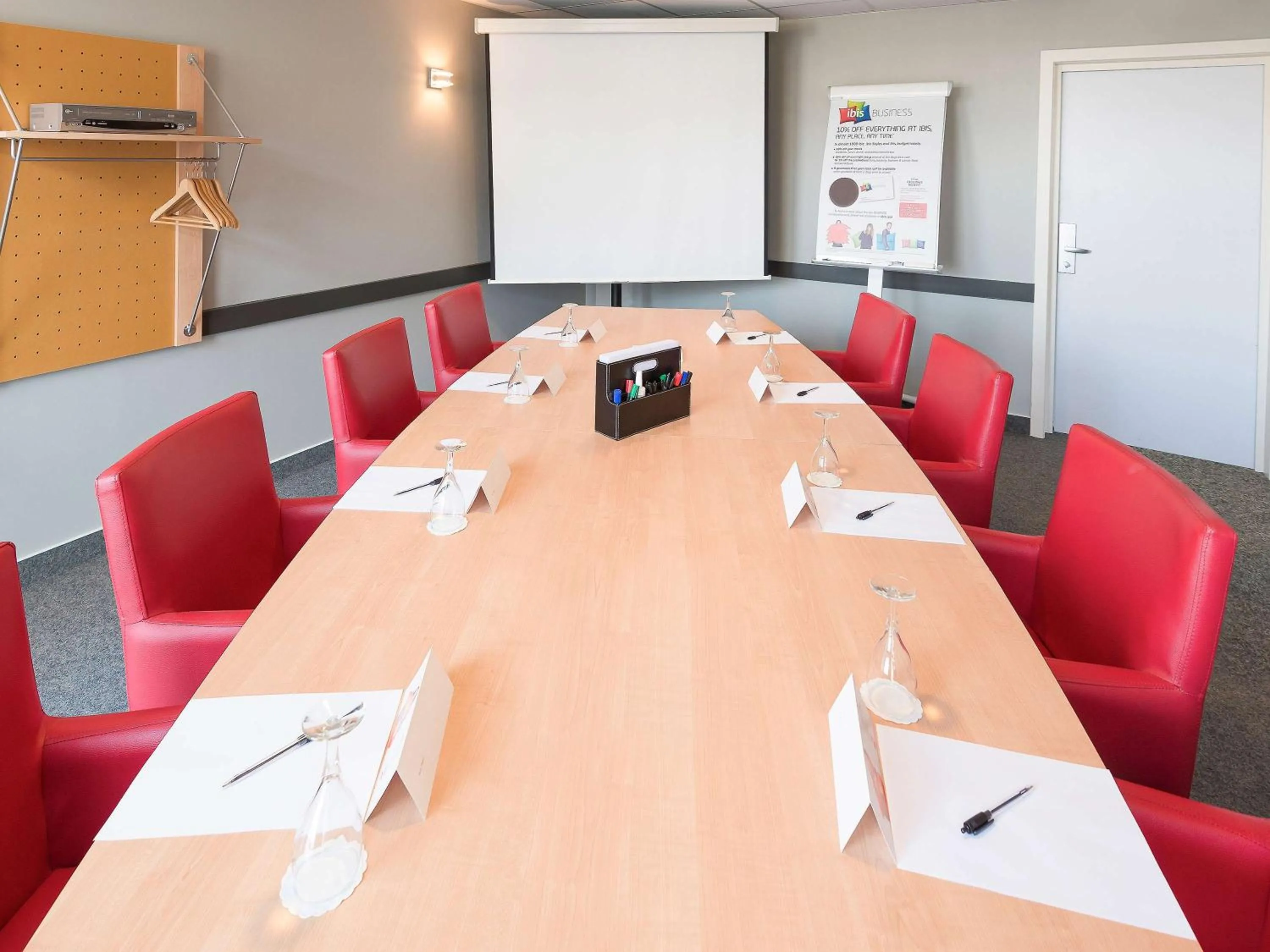 Restaurant/places to eat in ibis Luxembourg Sud