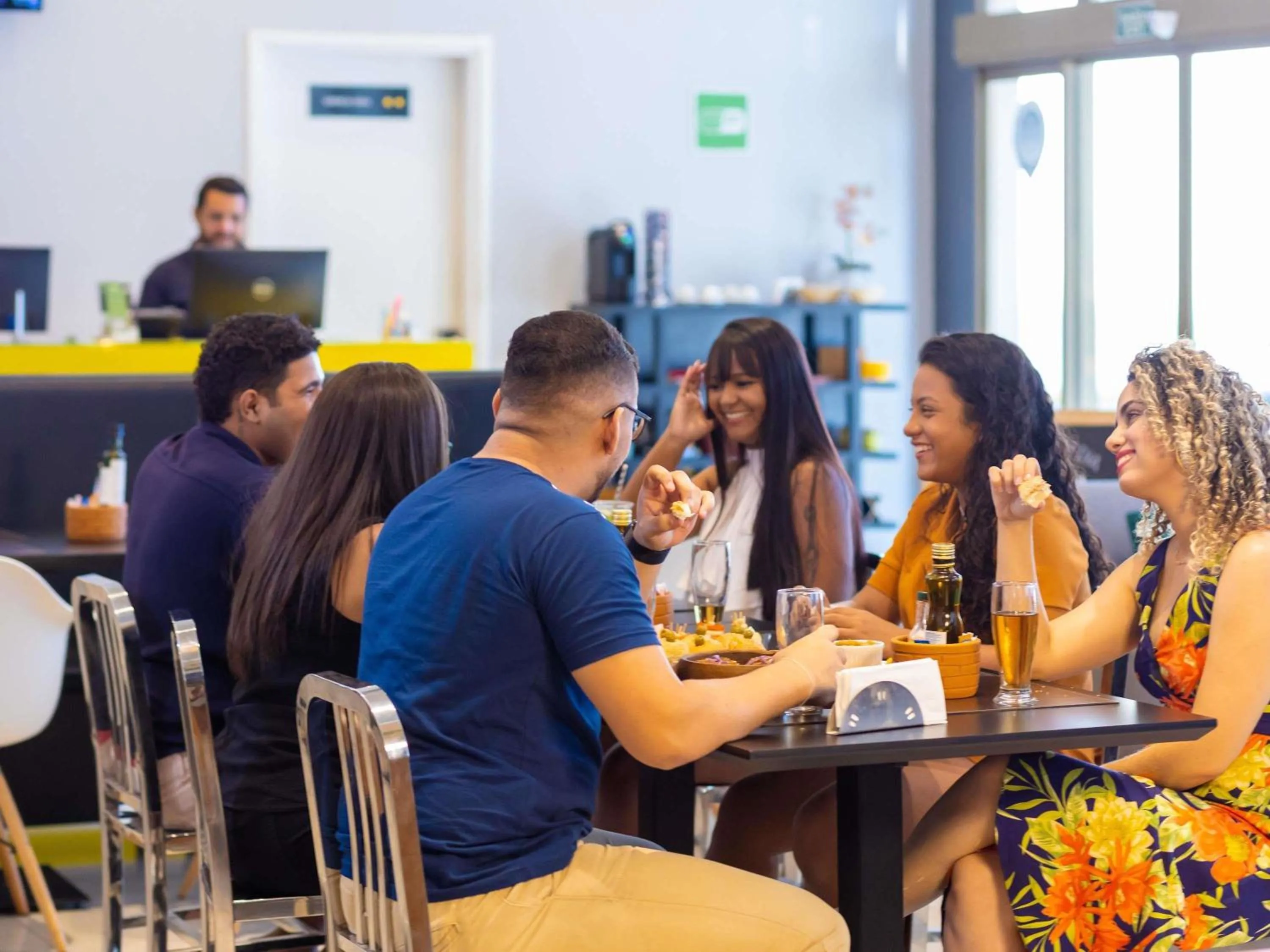 Lounge or bar in ibis Styles Maracanau