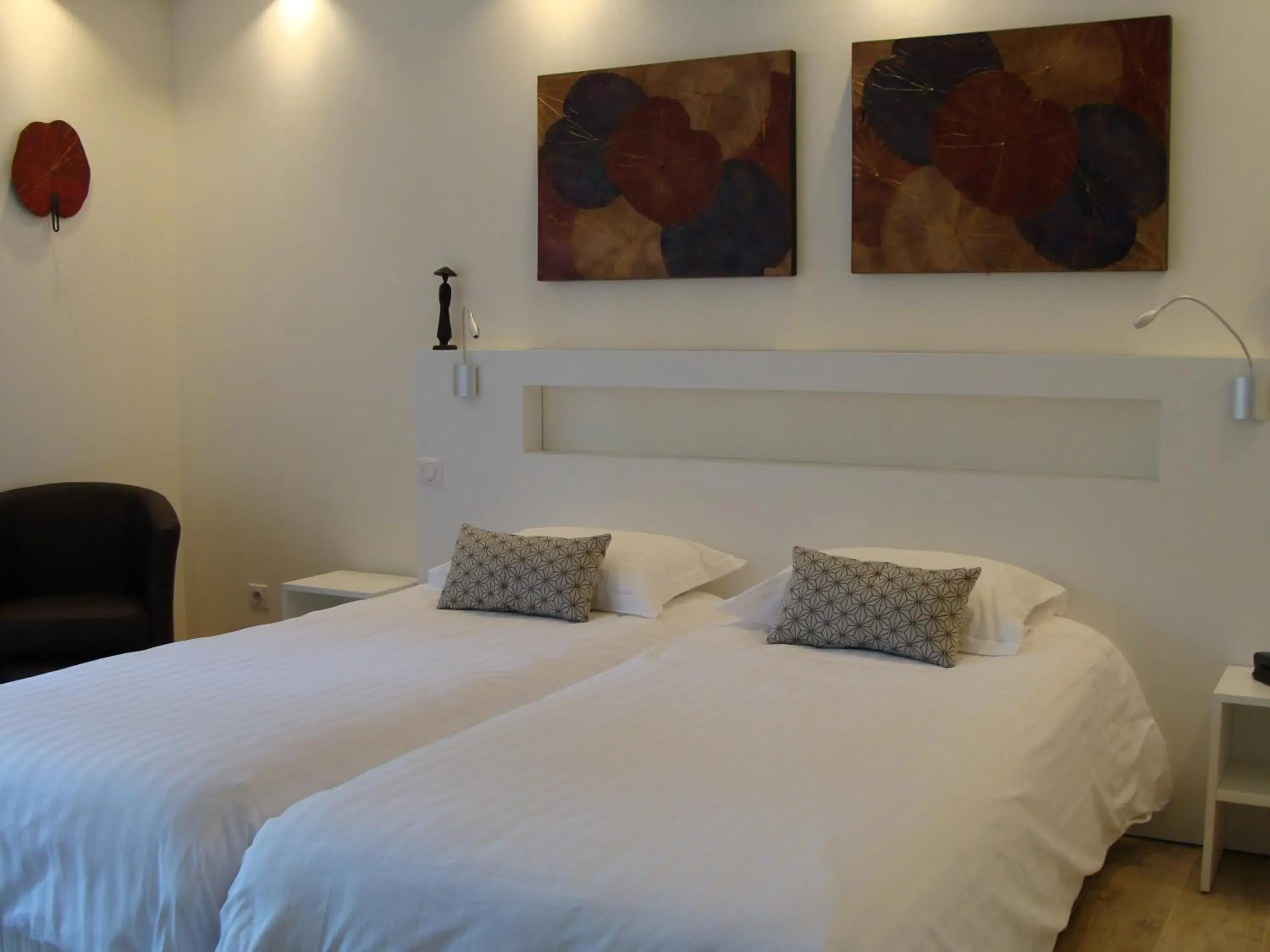 Twin Room in Hôtel Poste et Champanne Twin Room in Hôtel Poste et Champanne