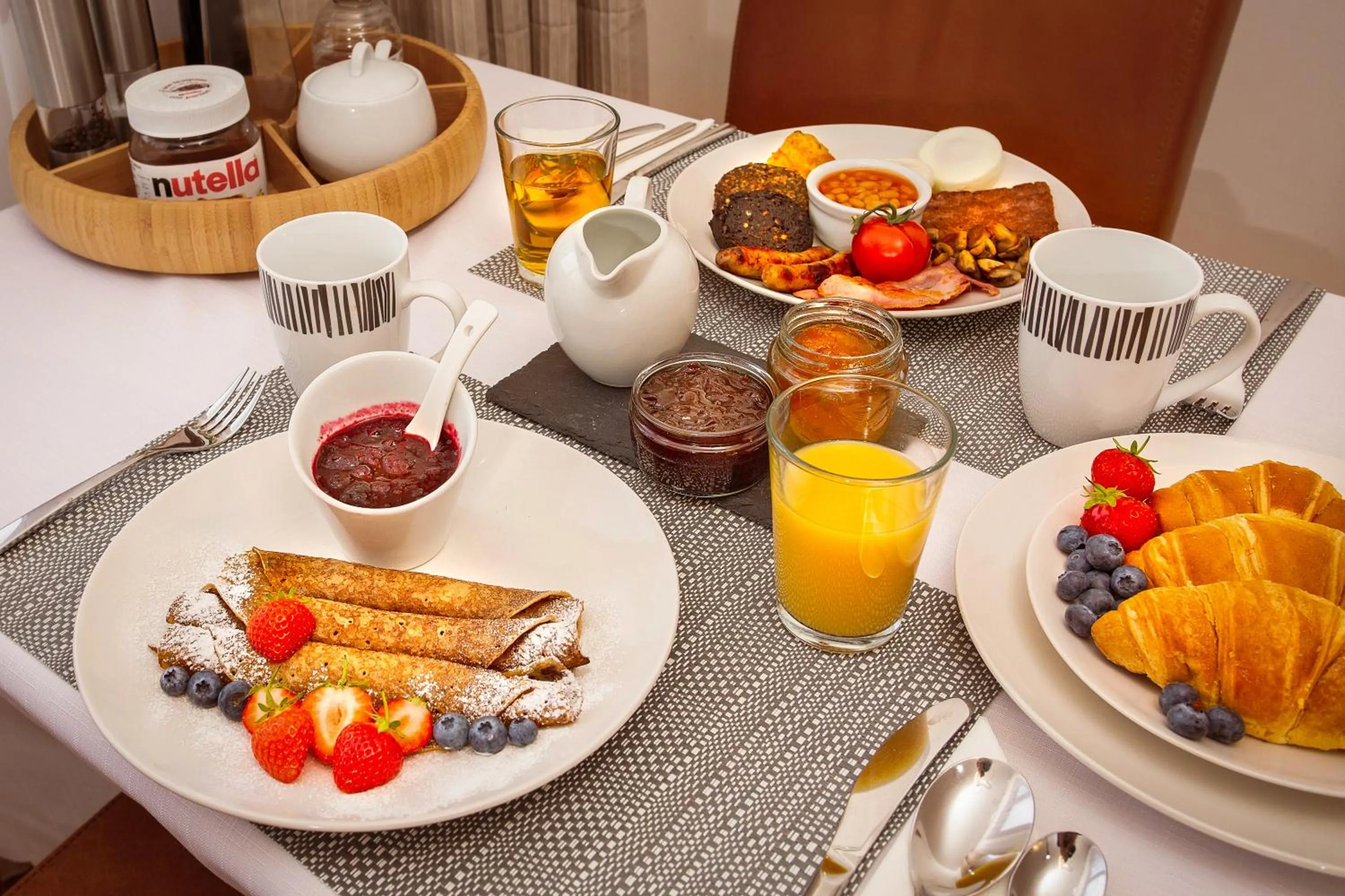 Breakfast in Beechwood Lodge