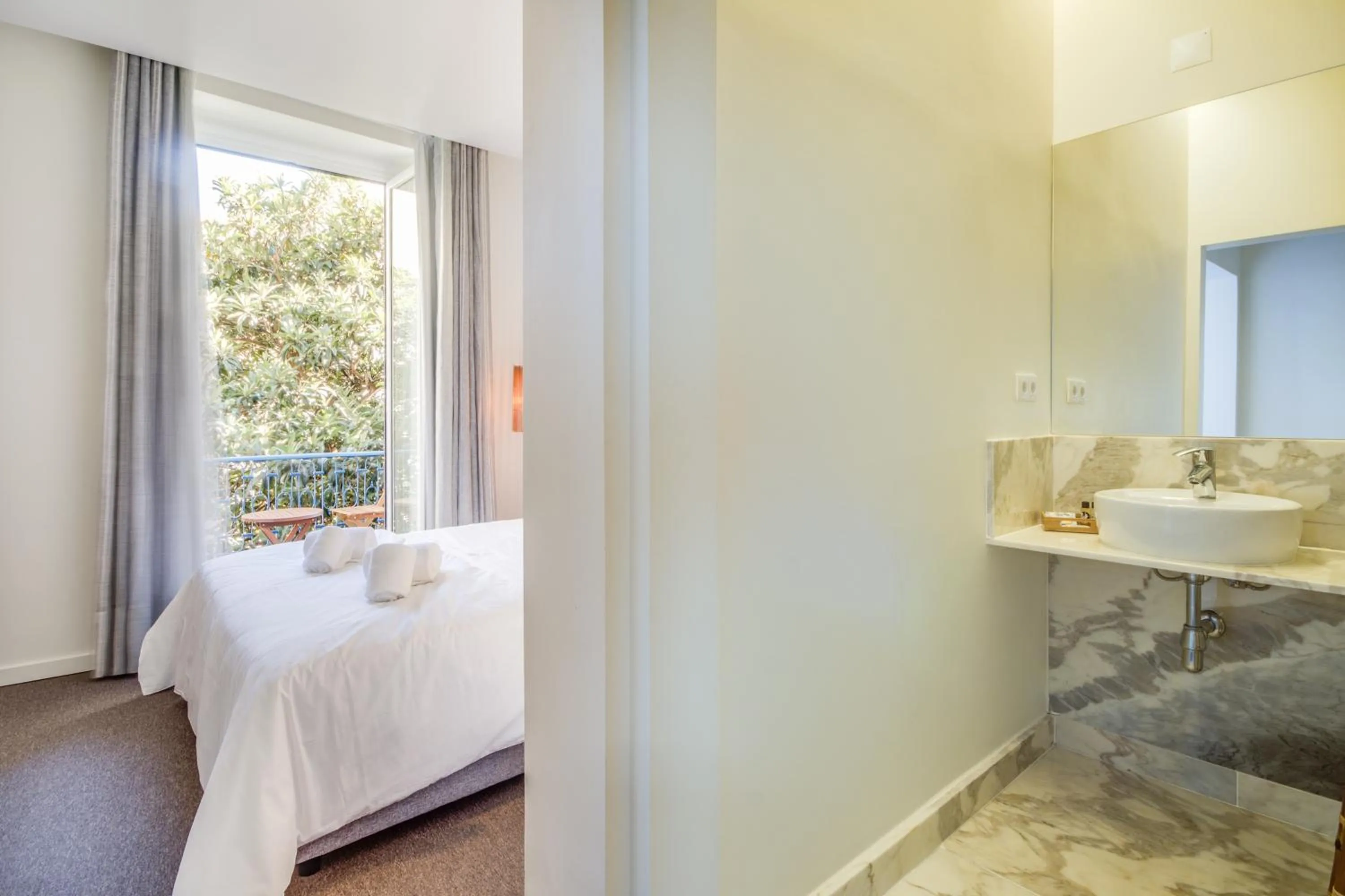 Bathroom, Bed in Chiado 44