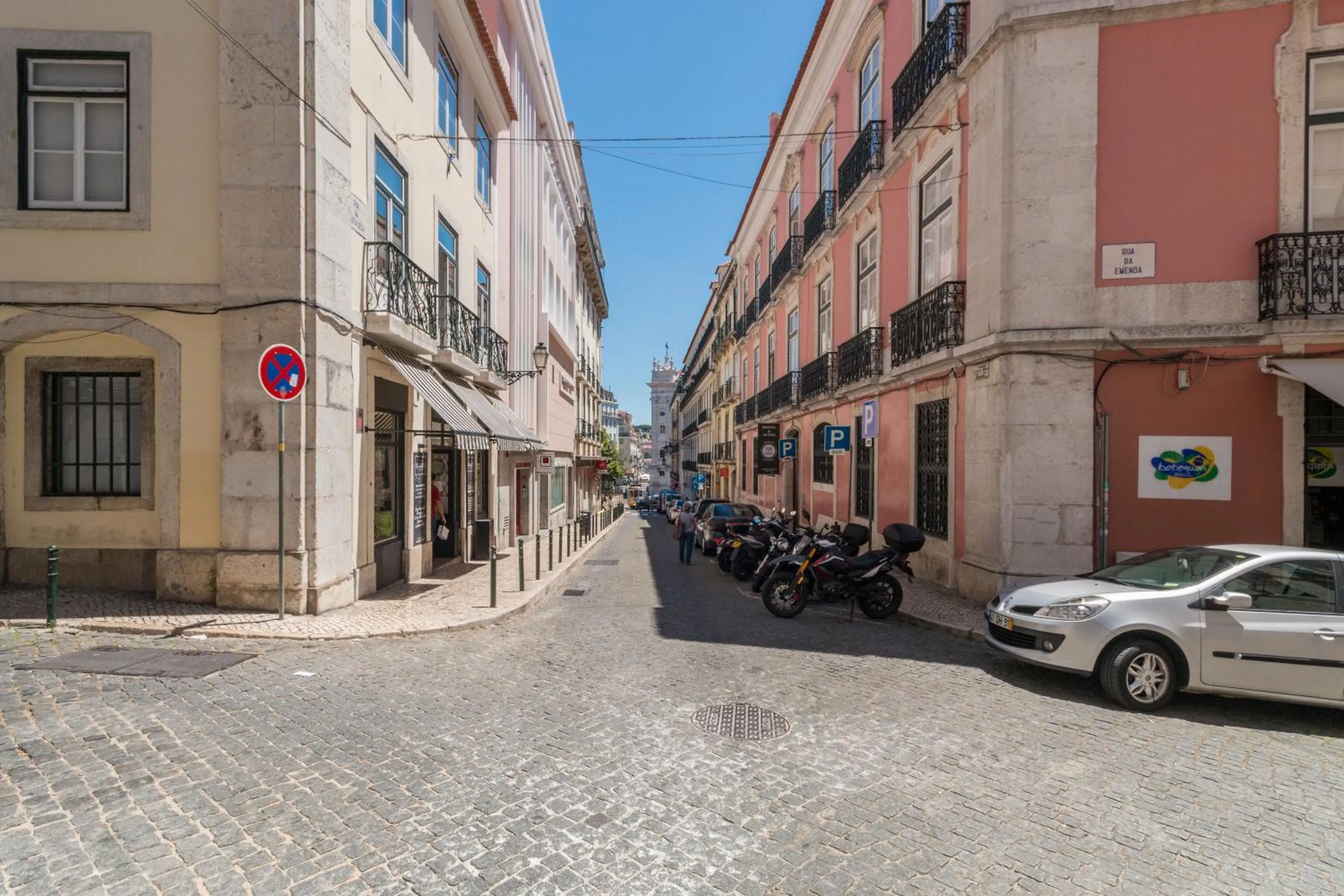 Neighbourhood in Chiado 44