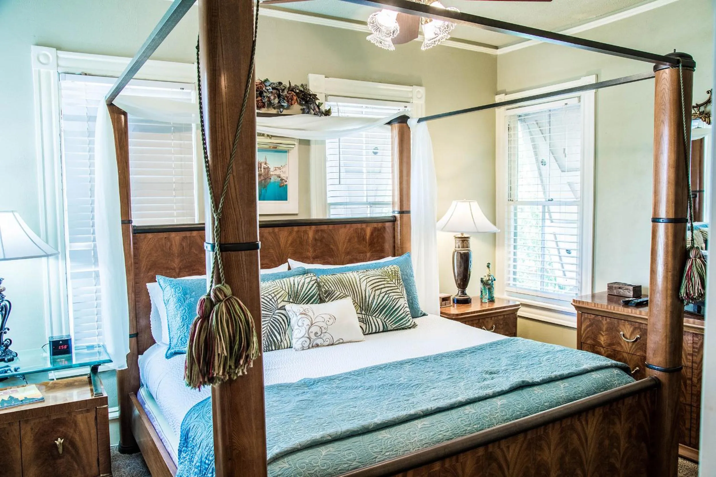 Bed in Peace & Plenty Inn Bed and Breakfast Downtown St Augustine-Adults Only