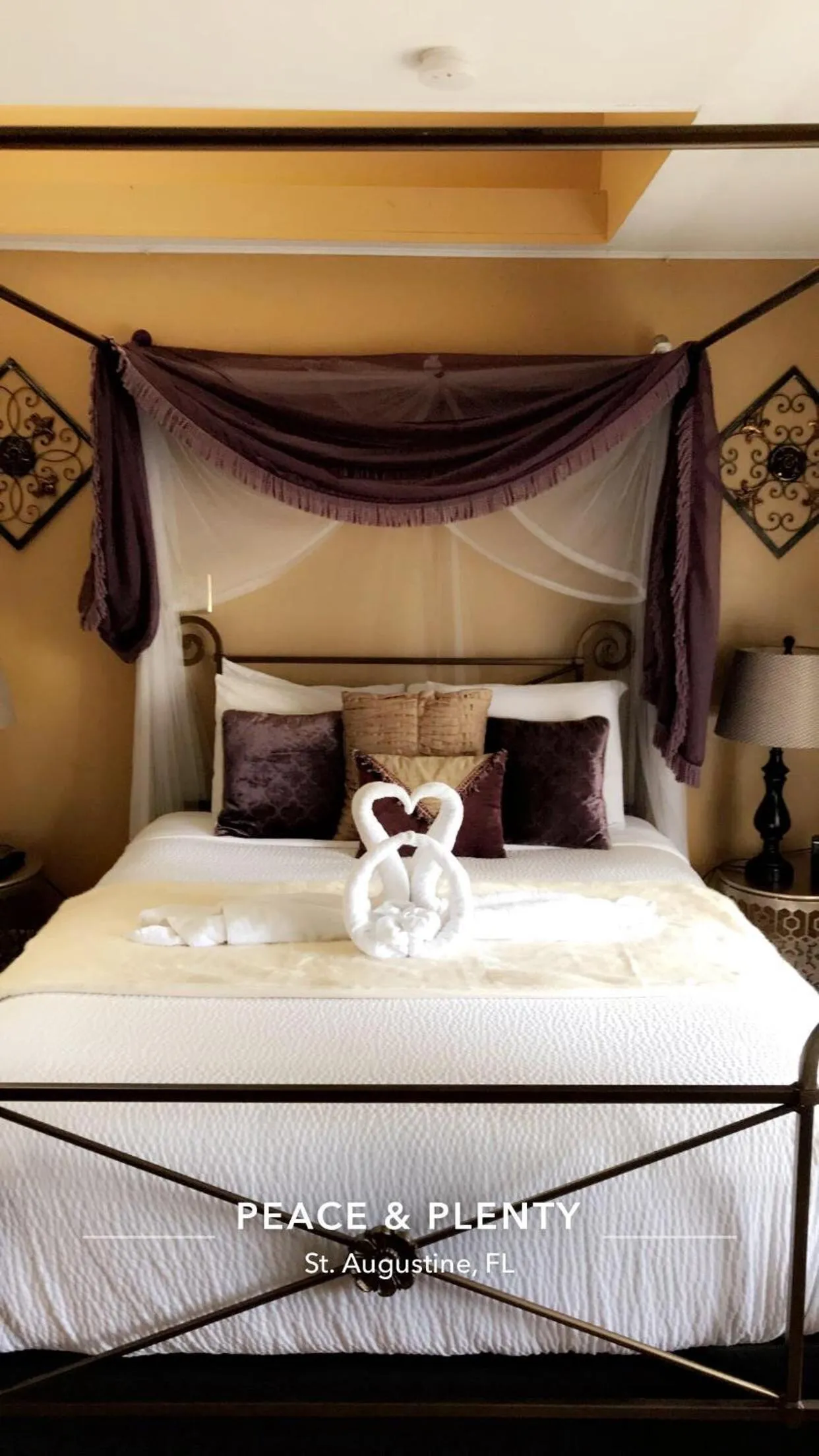 Bed in Peace & Plenty Inn Bed and Breakfast Downtown St Augustine-Adults Only