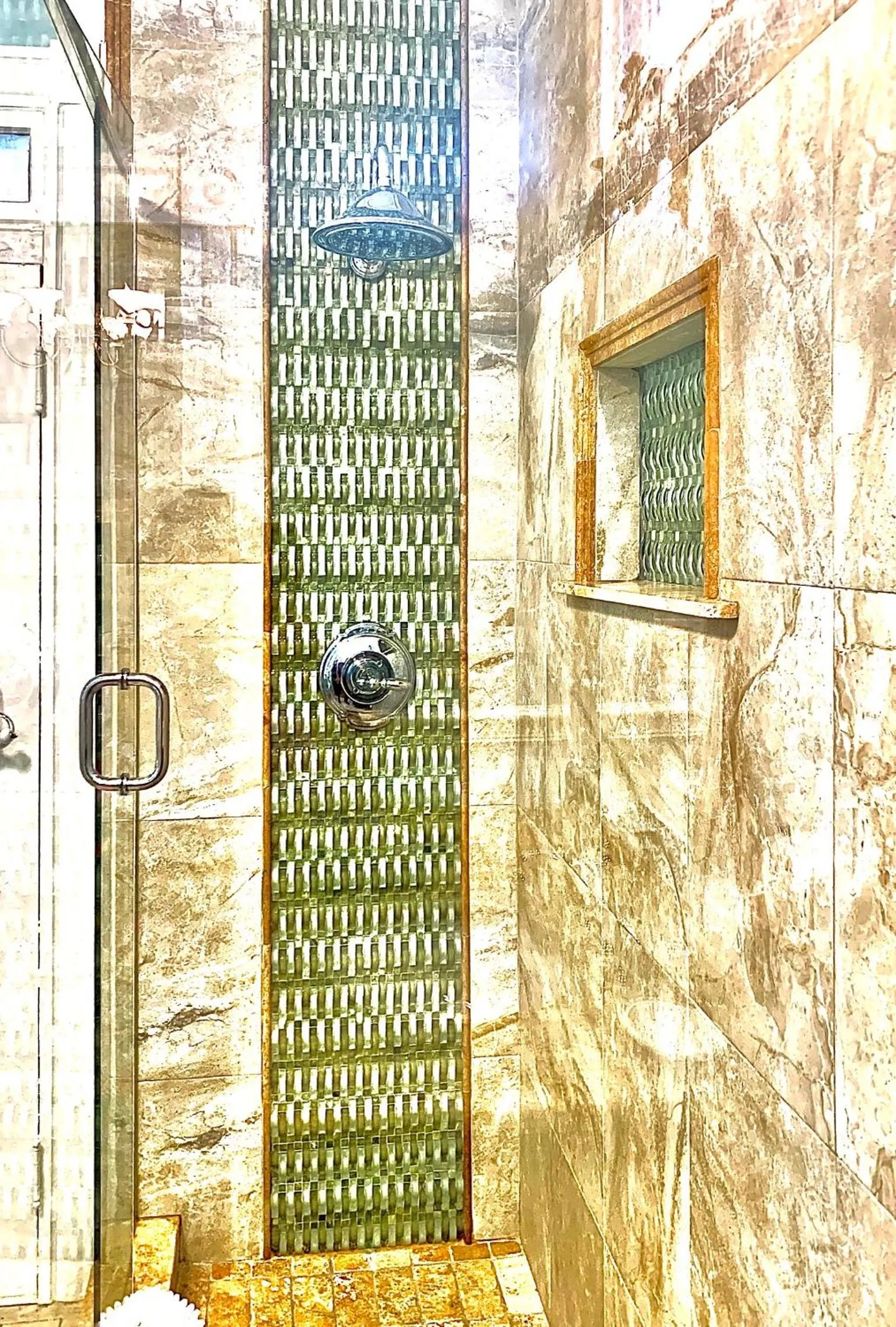 Shower in Peace & Plenty Inn Bed and Breakfast Downtown St Augustine-Adults Only