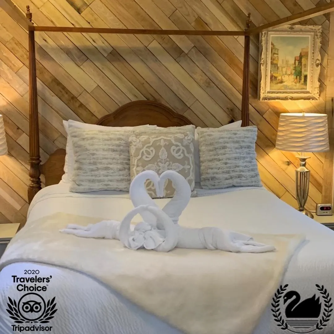 Bed in Peace & Plenty Inn Bed and Breakfast Downtown St Augustine-Adults Only