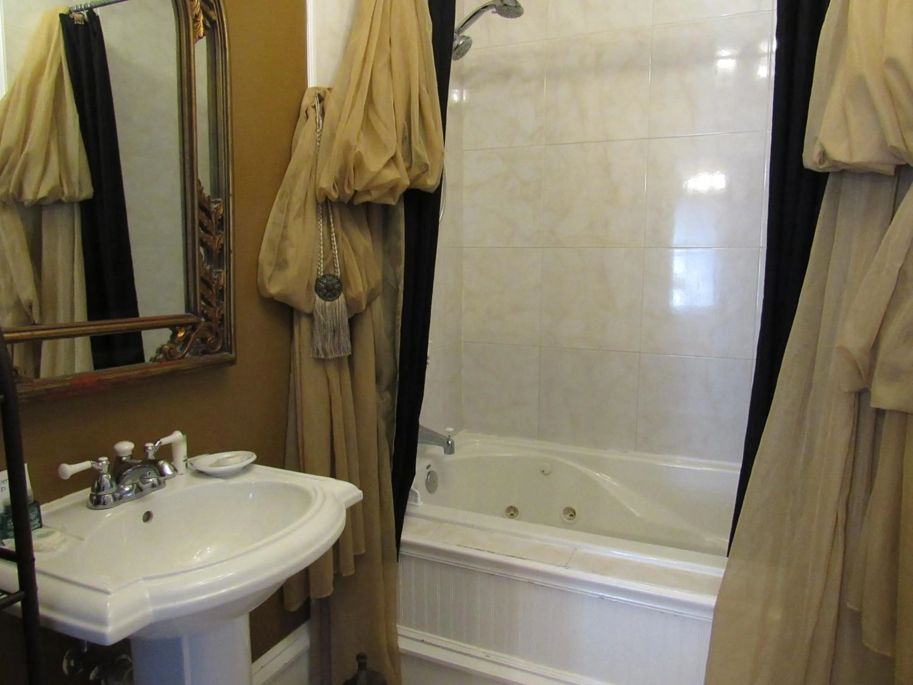 Bathroom in Peace & Plenty Inn Bed and Breakfast Downtown St Augustine-Adults Only