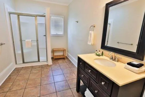 Nader's Motel & Suites