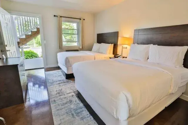 Suite with Pool View in Nader's Motel & Suites Suite with Pool View in Nader's Motel & Suites