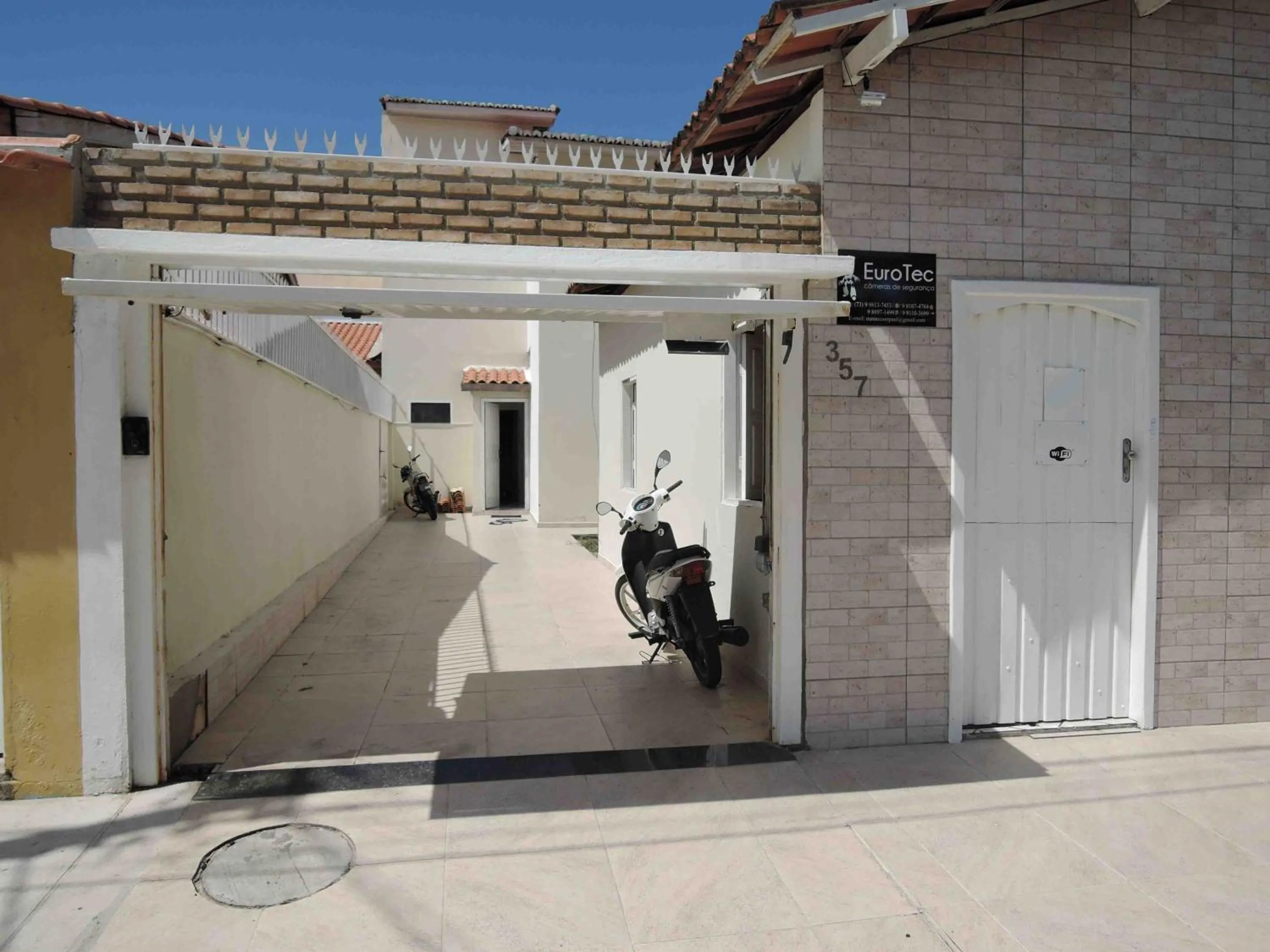 Facade/entrance in Paul's eco kitnets da praia & Nemo dive, centro de mergulho
