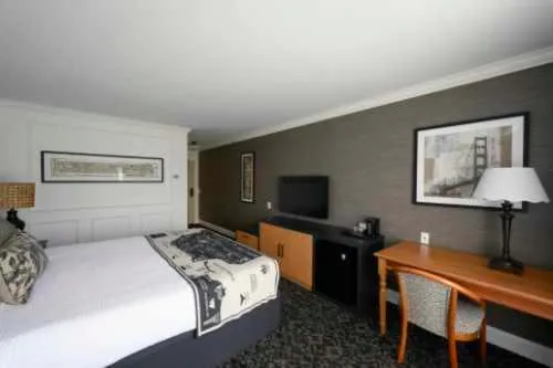 Bed in Cow Hollow Inn and Suites