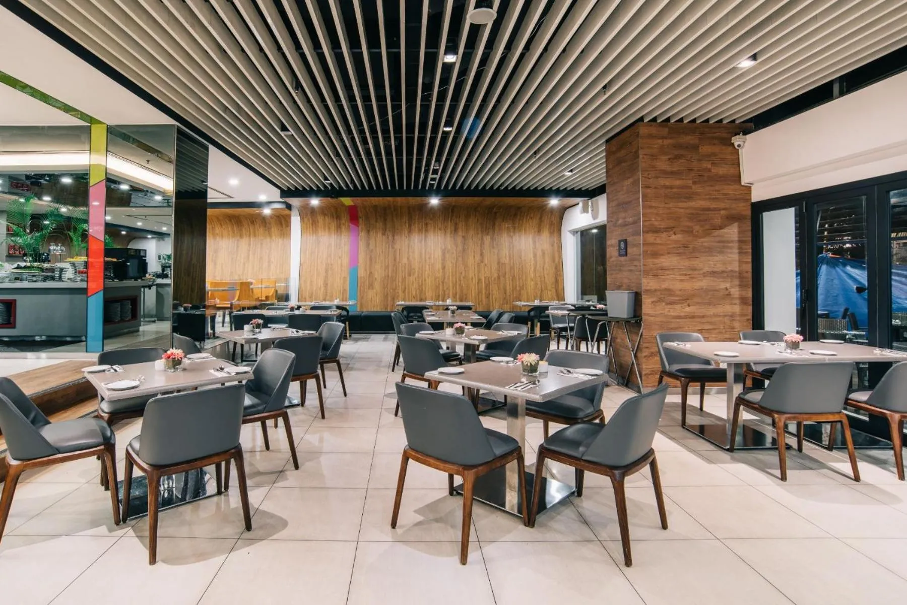 Restaurant/places to eat in Oakwood Hotel & Residence Kuala Lumpur