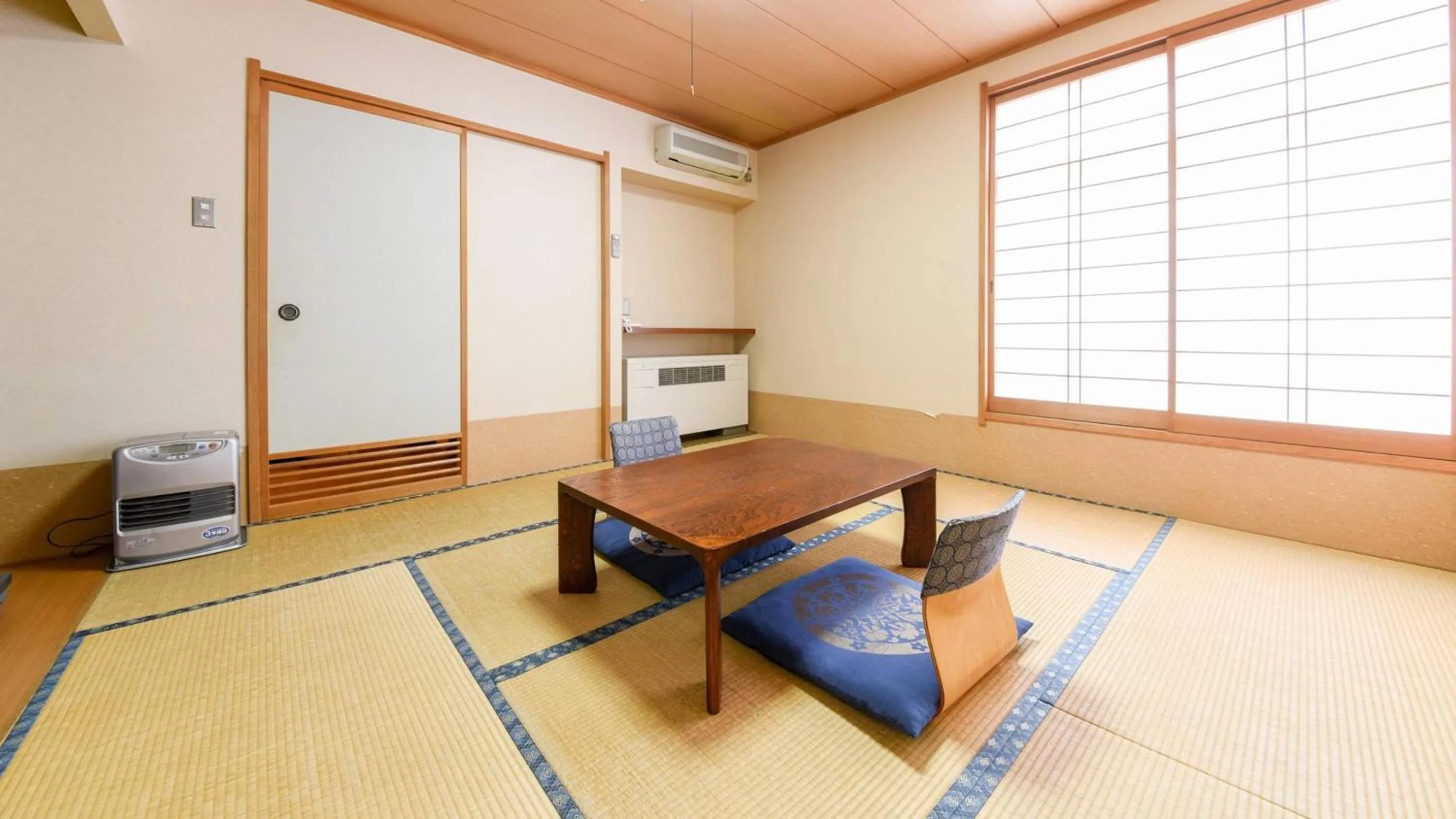 Photo of the whole room in Hotel Yunotaniso