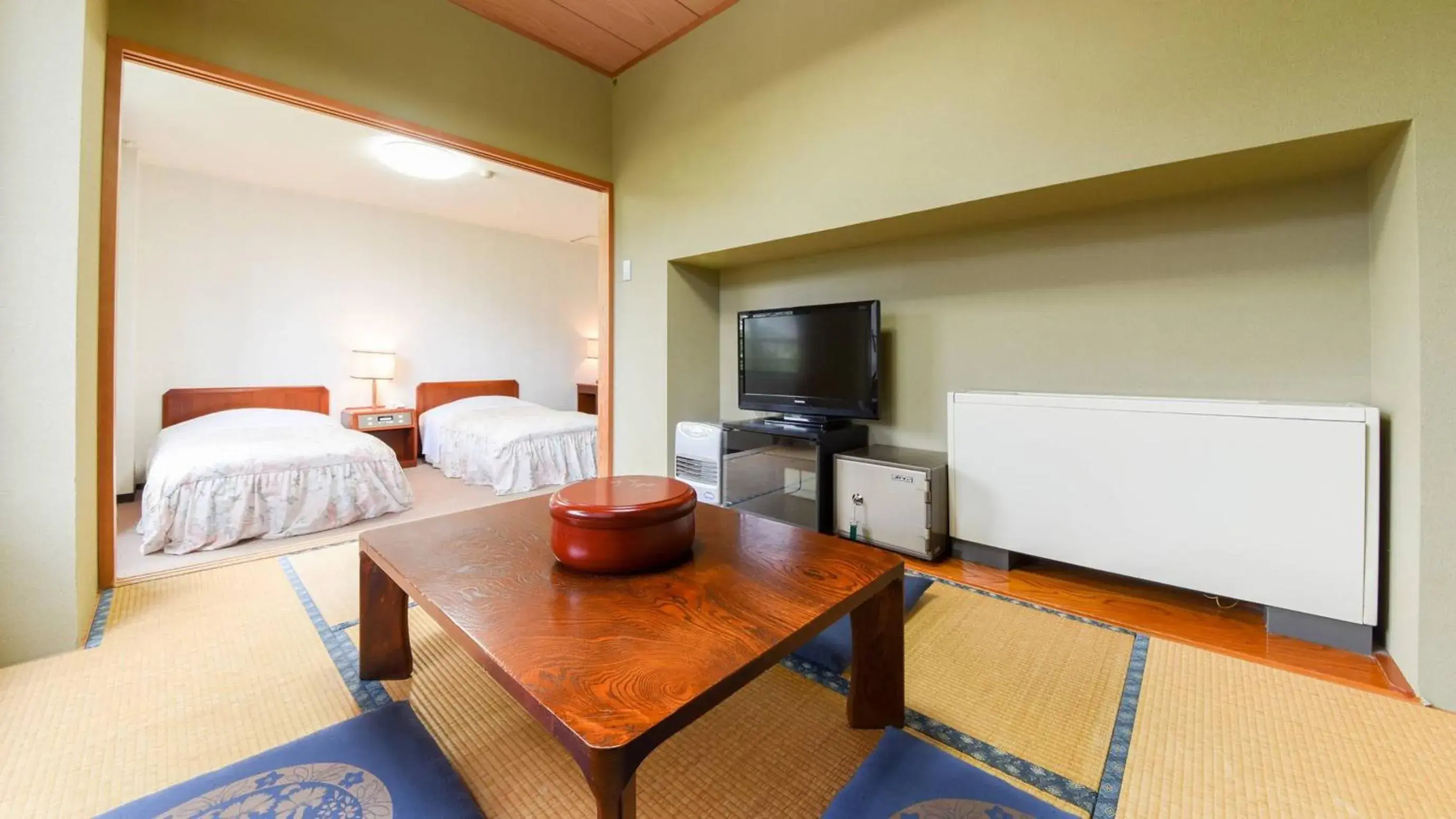 Japanese-Style Twin Room with Tatami Area in Hotel Yunotaniso Japanese-Style Twin Room with Tatami Area in Hotel Yunotaniso