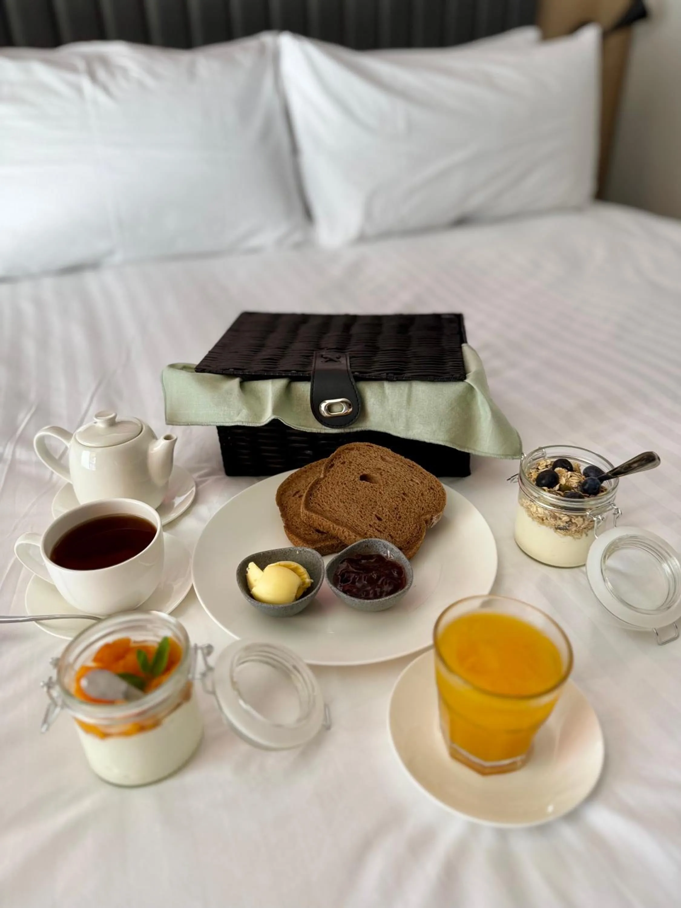 Breakfast, Bed in Royal Hotel-Motel