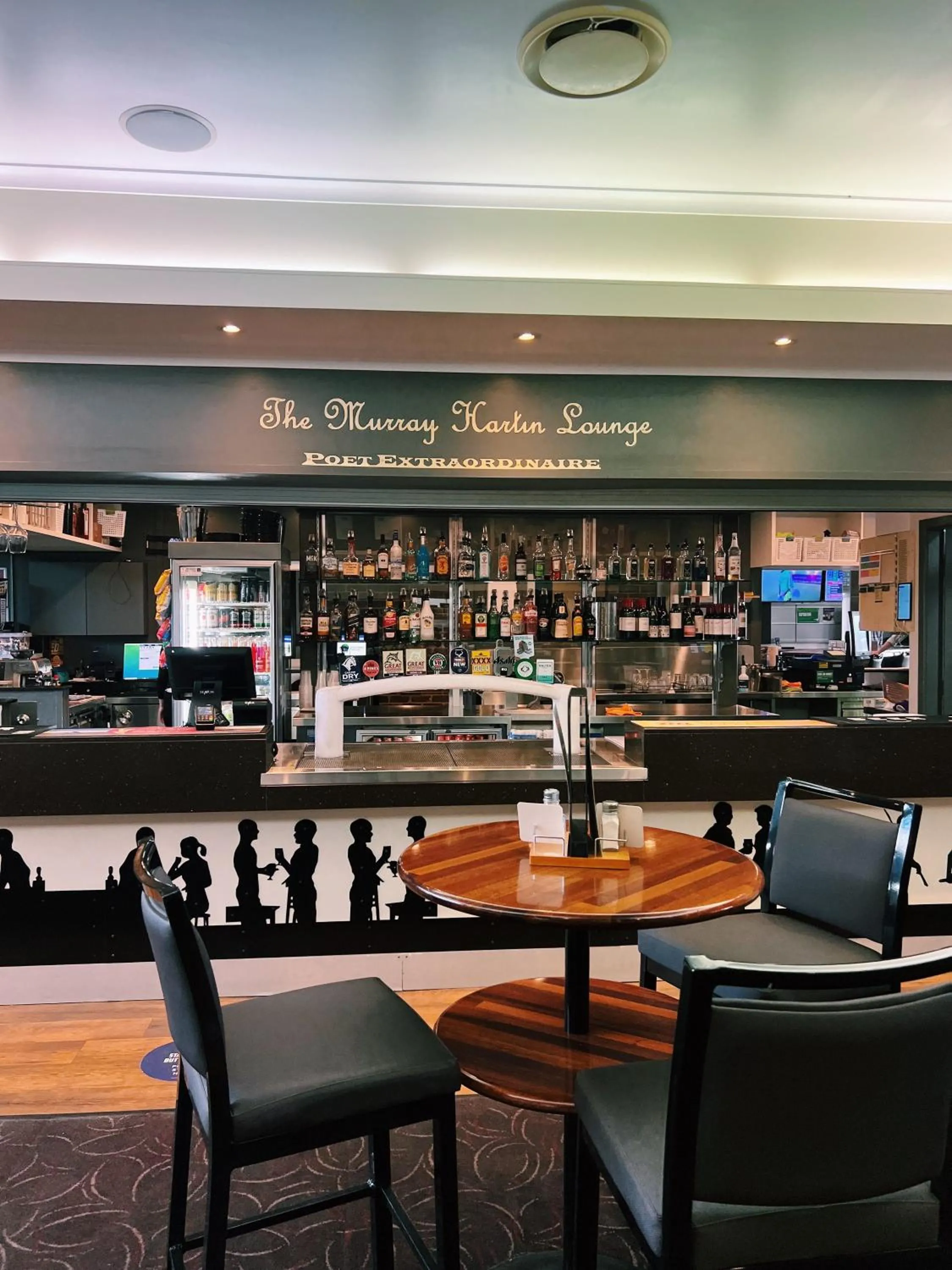 Restaurant/places to eat in Royal Hotel-Motel