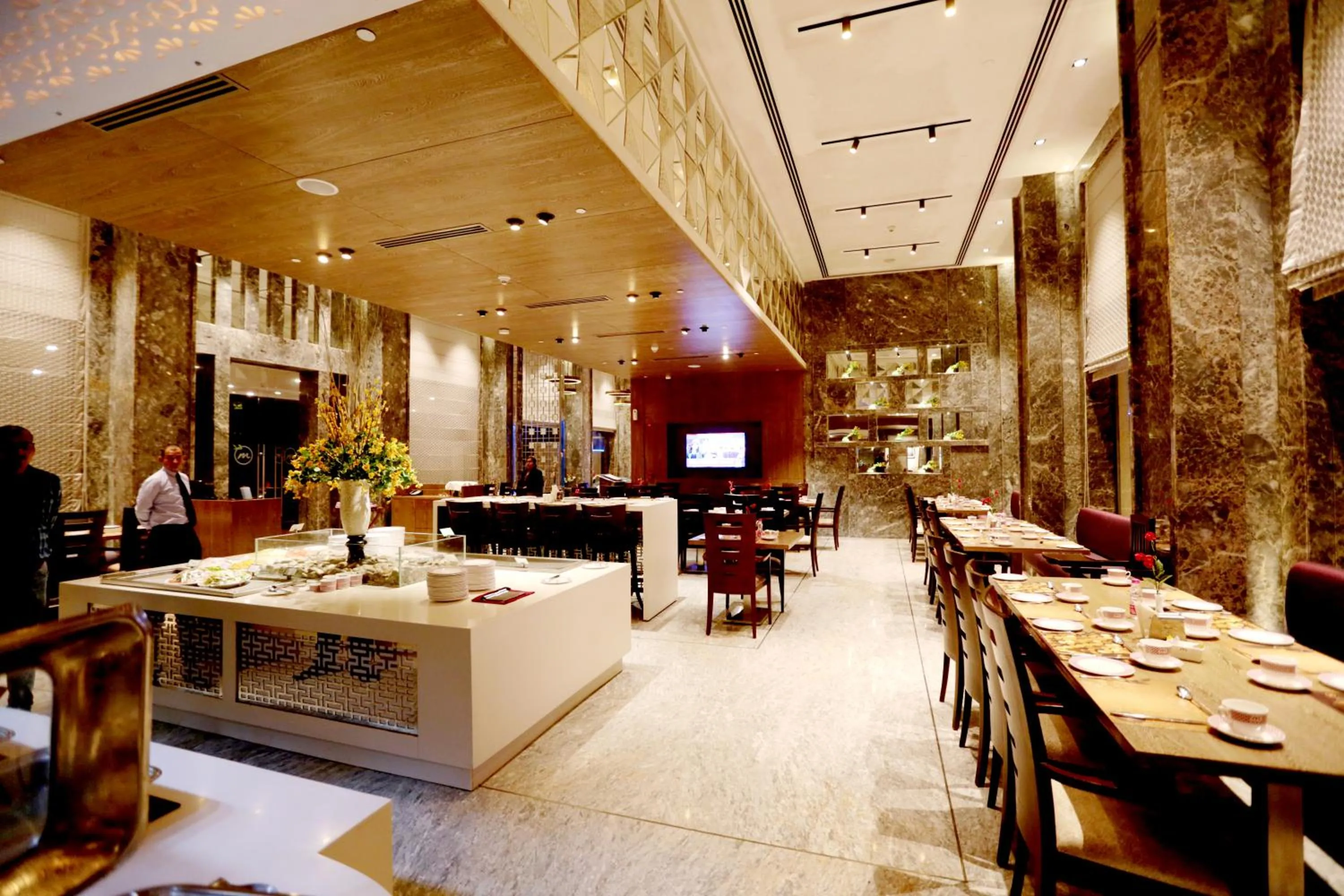 Restaurant/places to eat in Hotel Madin