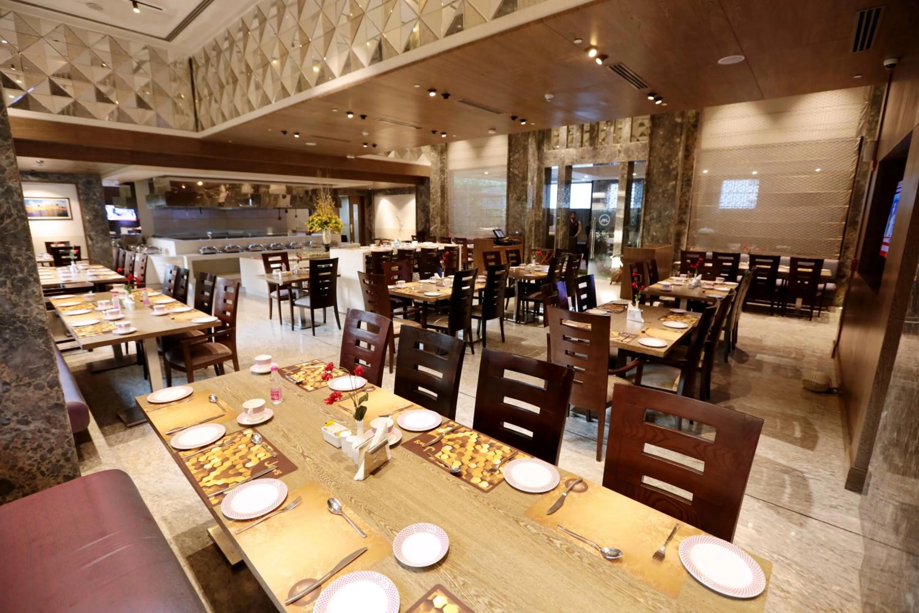 Restaurant/places to eat in Hotel Madin